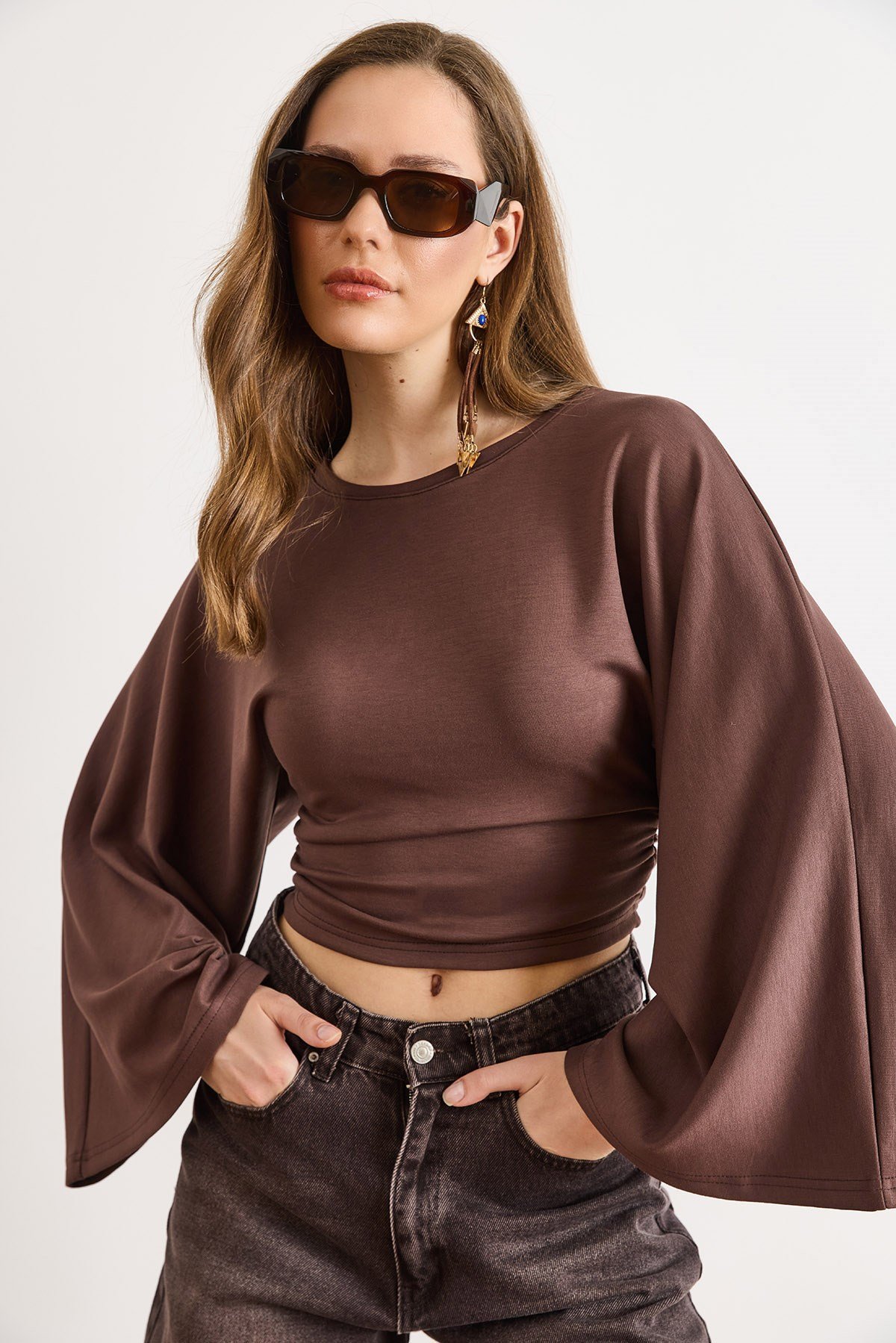 Drape Detaylı Geniş Kol Detaylı Bluz Kahverengi