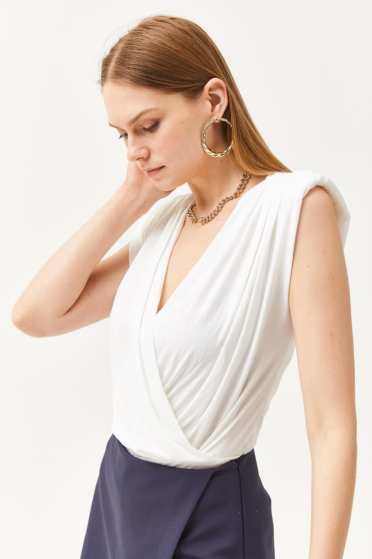 Drape Detaylı Kruvaze Yaka Altı Çıtçıtlı Bodysuit Beyaz