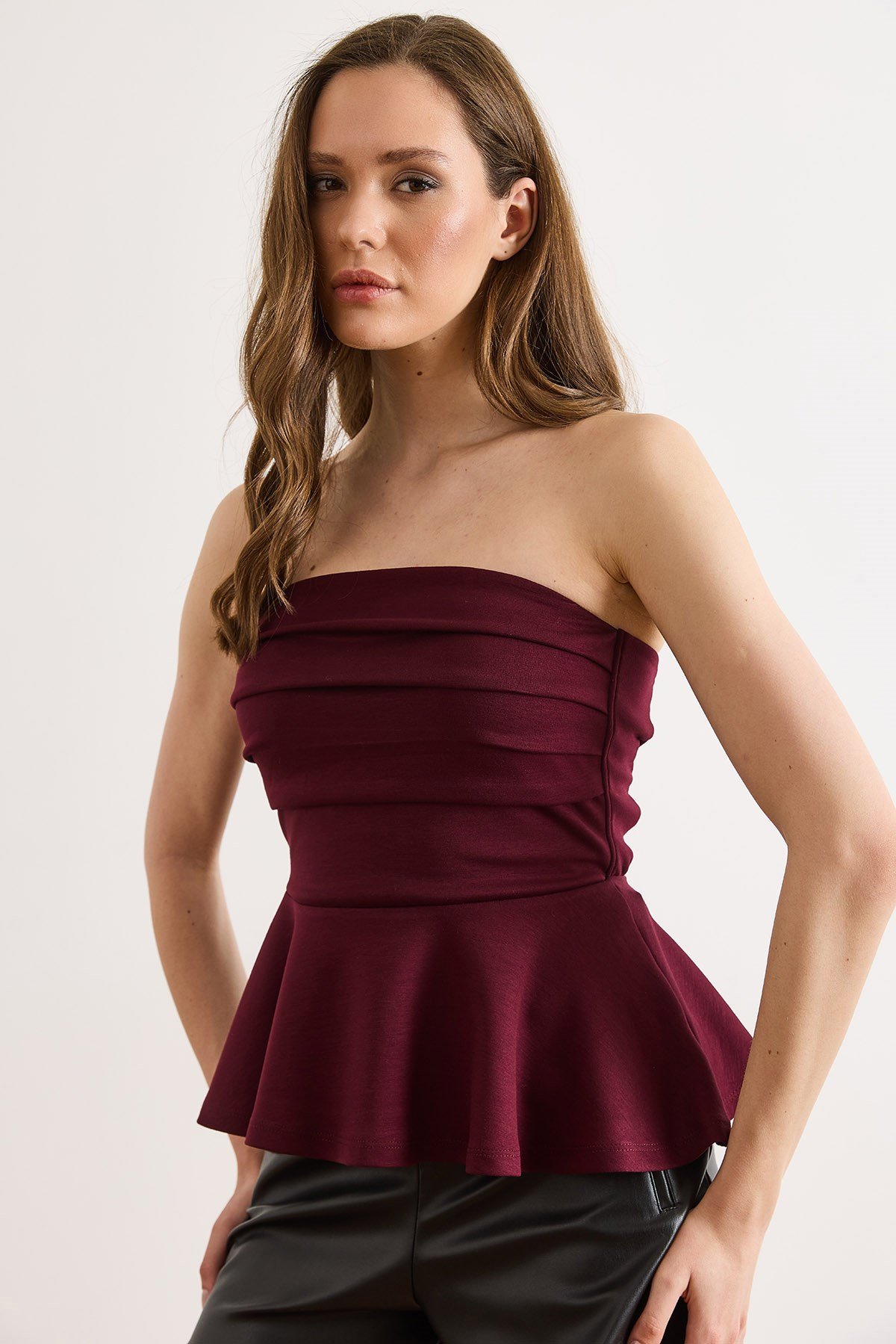 Drape Detaylı Straplez Bluz Bordo