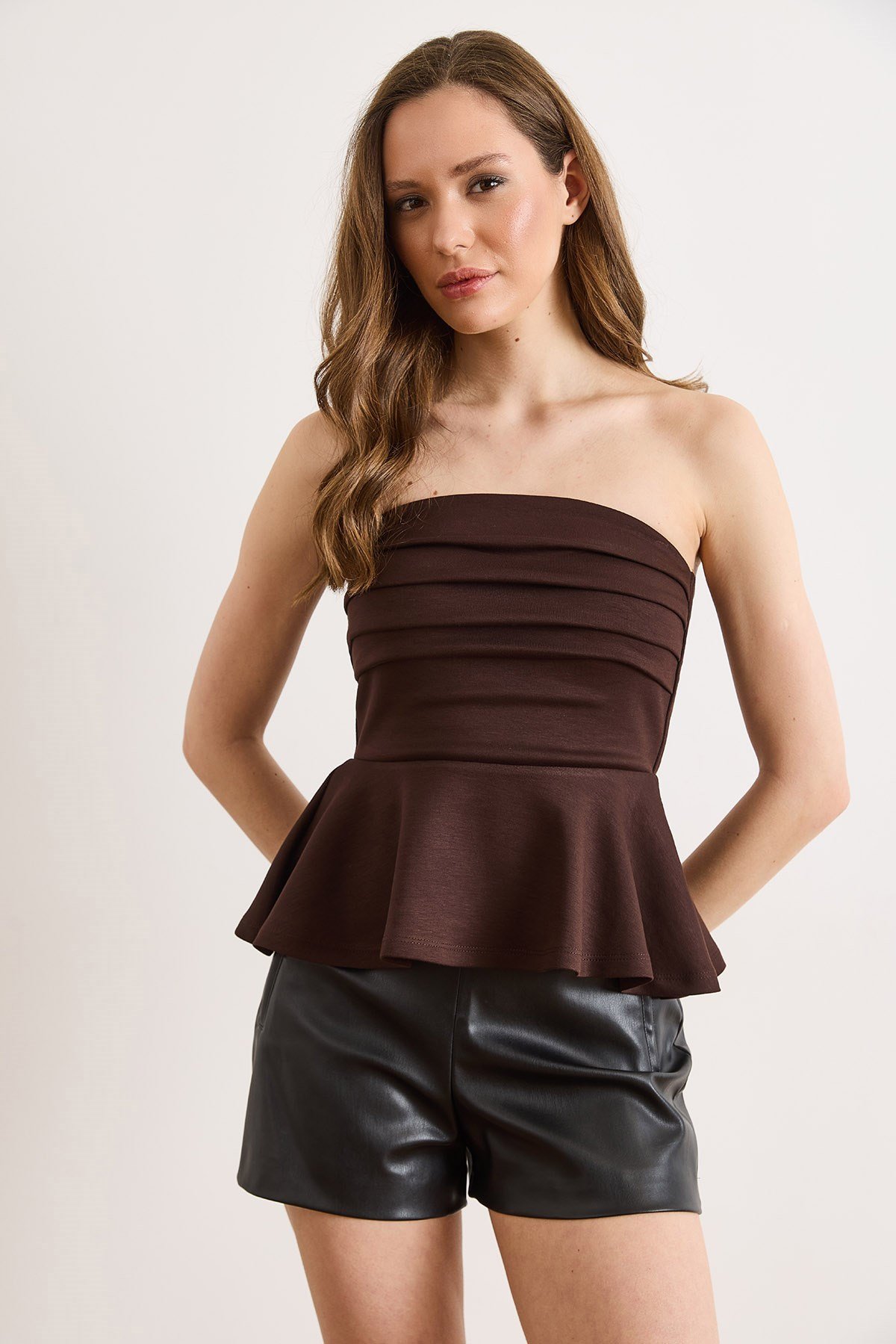 Drape Detaylı Straplez Bluz Kahverengi