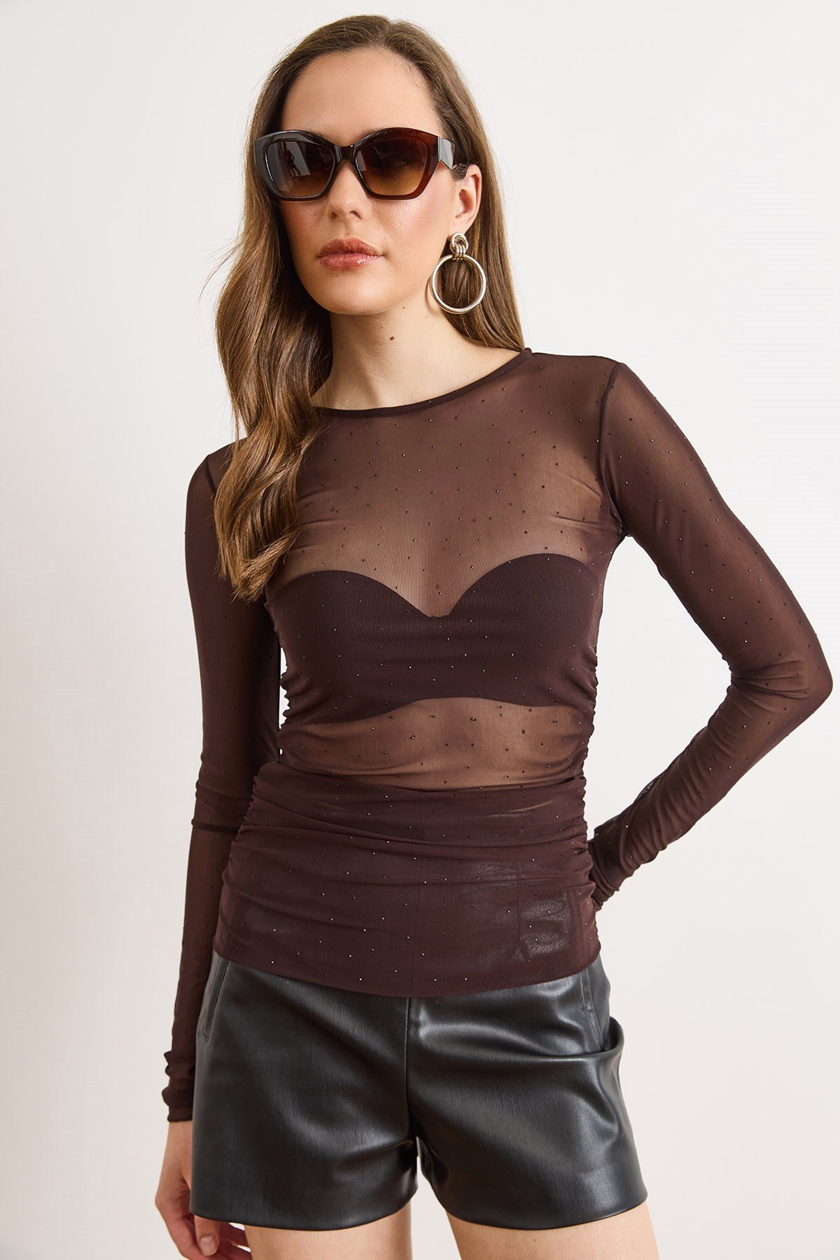 Drape Detaylı Taşlı Transparan Tül Bluz Kahverengi