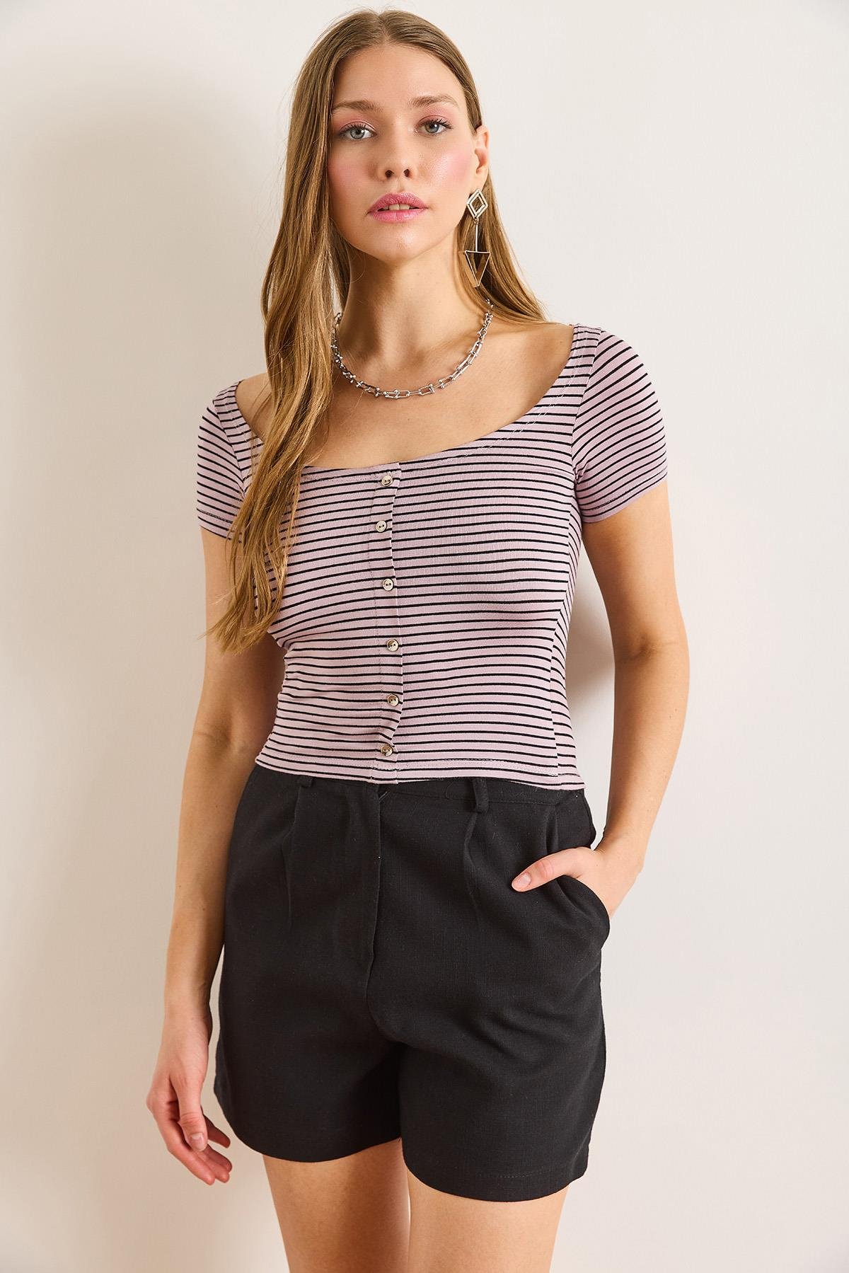 Düğme Detaylı Yumuşak Dokulu Crop Tişört Lila