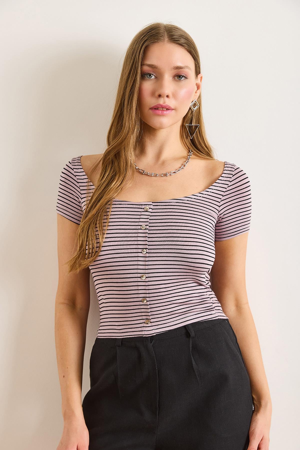 Düğme Detaylı Yumuşak Dokulu Crop Tişört Lila