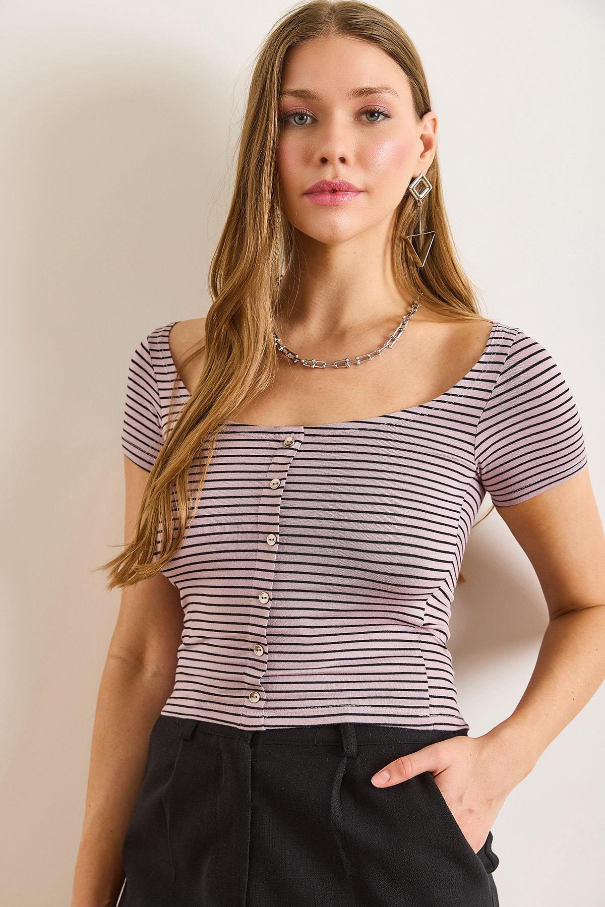 Düğme Detaylı Yumuşak Dokulu Crop Tişört Lila