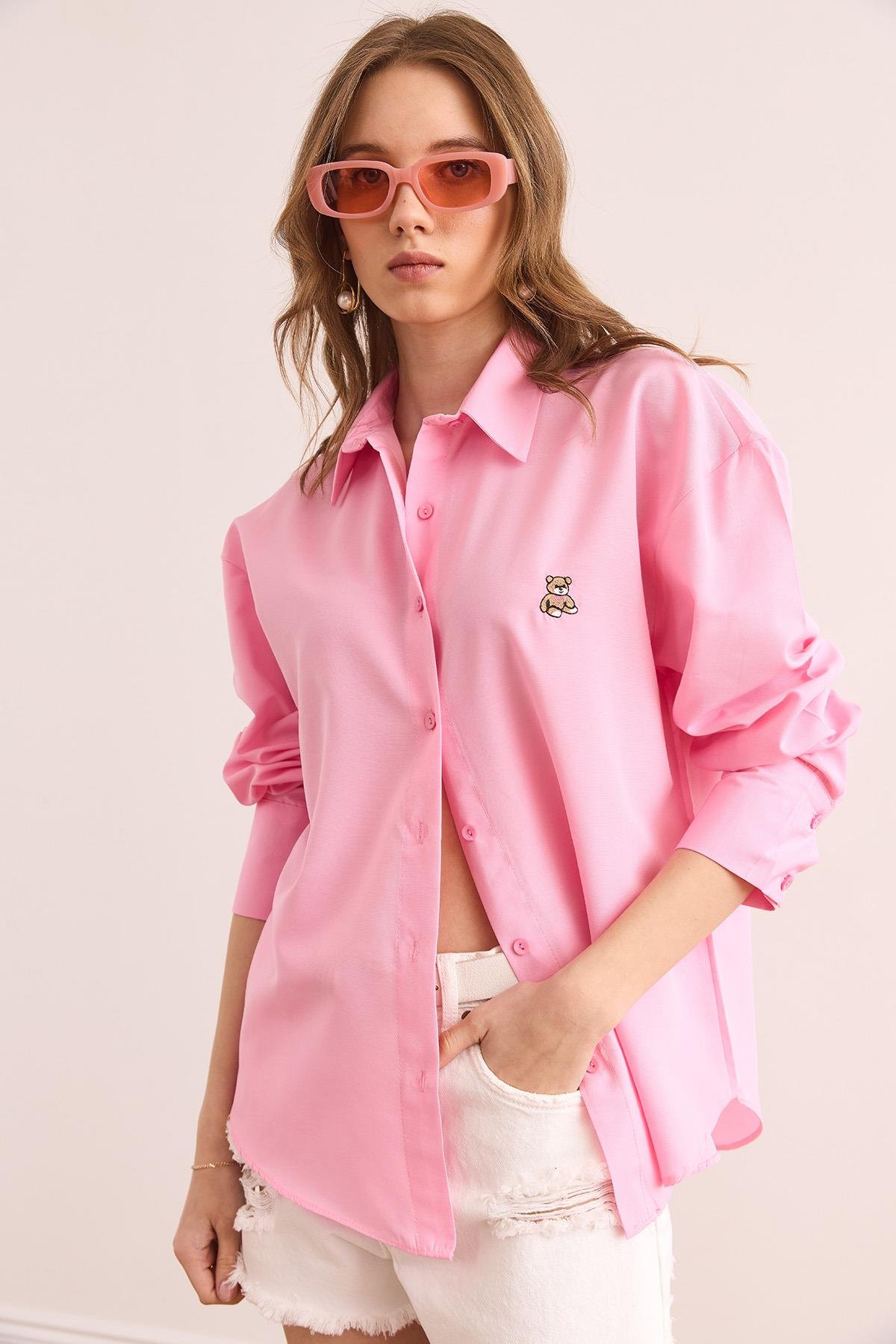 Düğmeli Ayıcık Nakışlı Gömlek Şeker Pembe