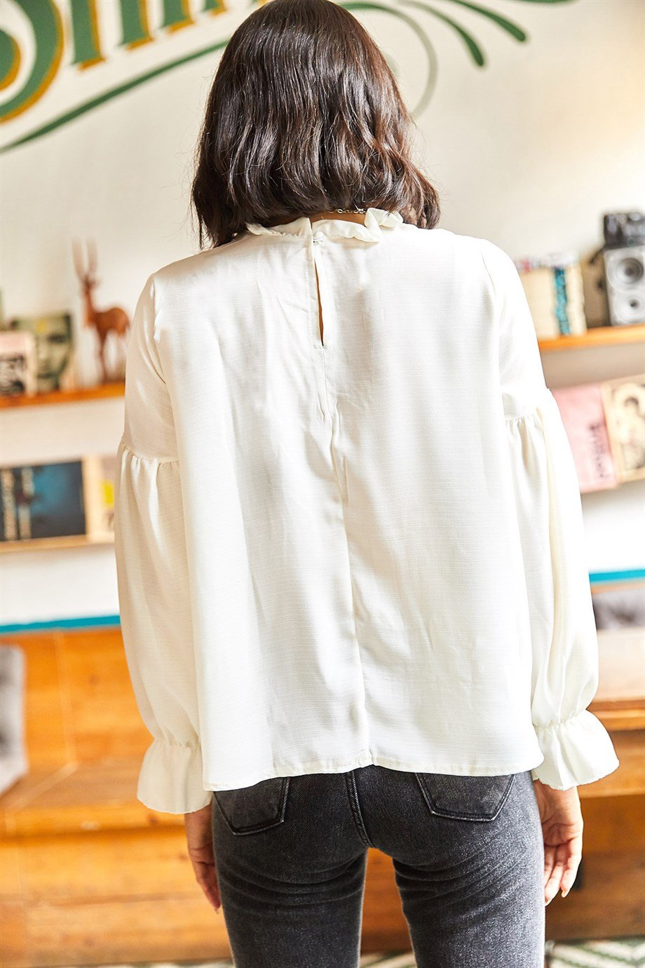 Fırfırlı Yaka Oversize Dokuma Bluz Beyaz
