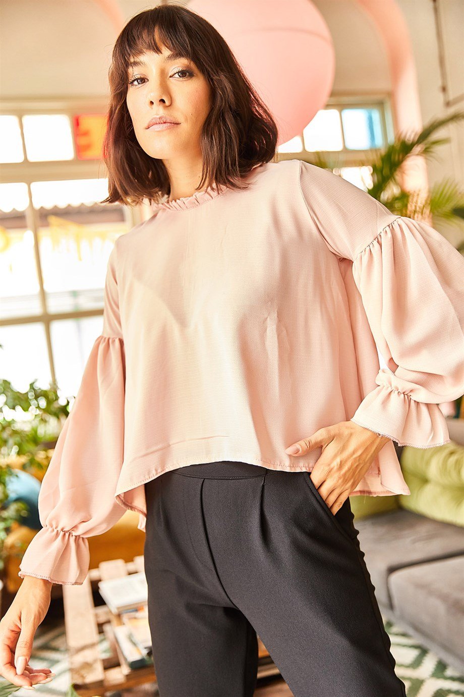 Fırfırlı Yaka Oversize Dokuma Bluz Pudra