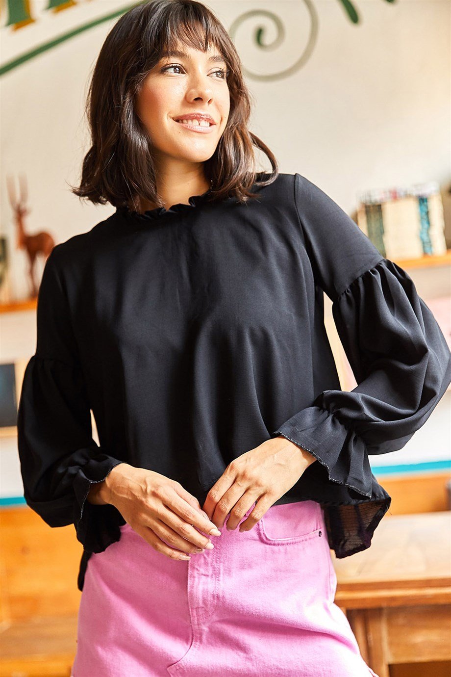 Fırfırlı Yaka Oversize Dokuma Bluz Siyah