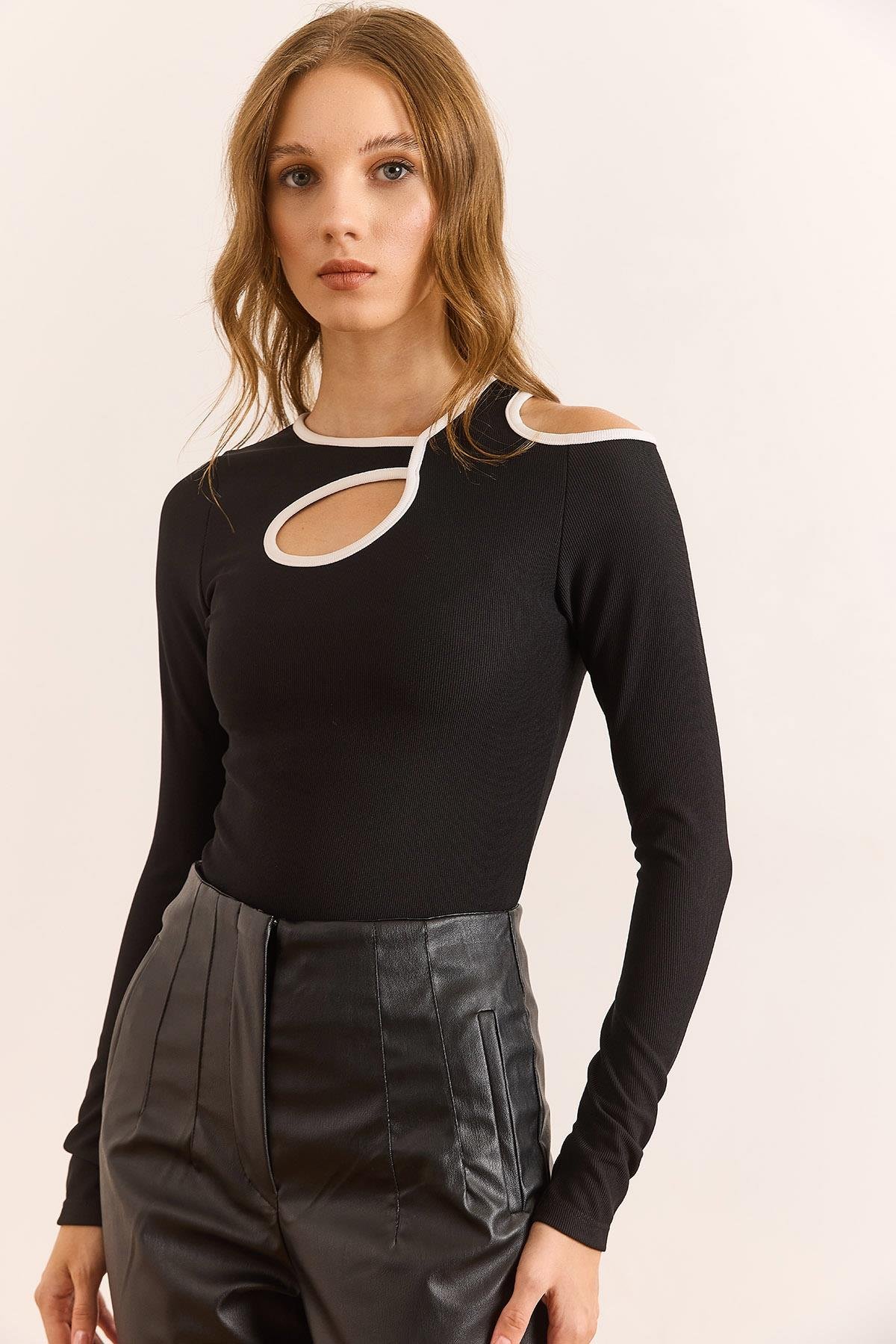 Fitilli Cut Out Detaylı Crop Bluz Siyah