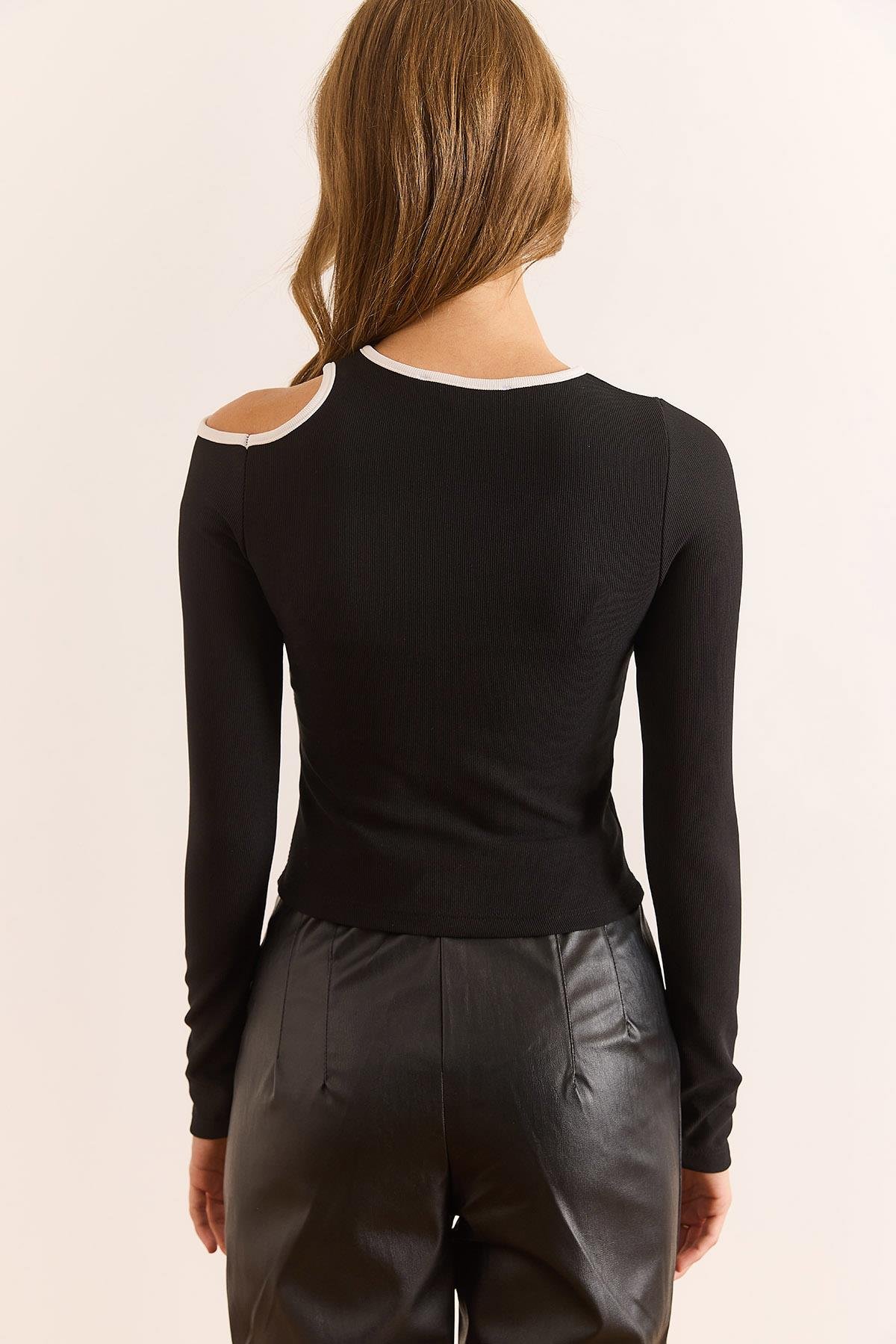Fitilli Cut Out Detaylı Crop Bluz Siyah