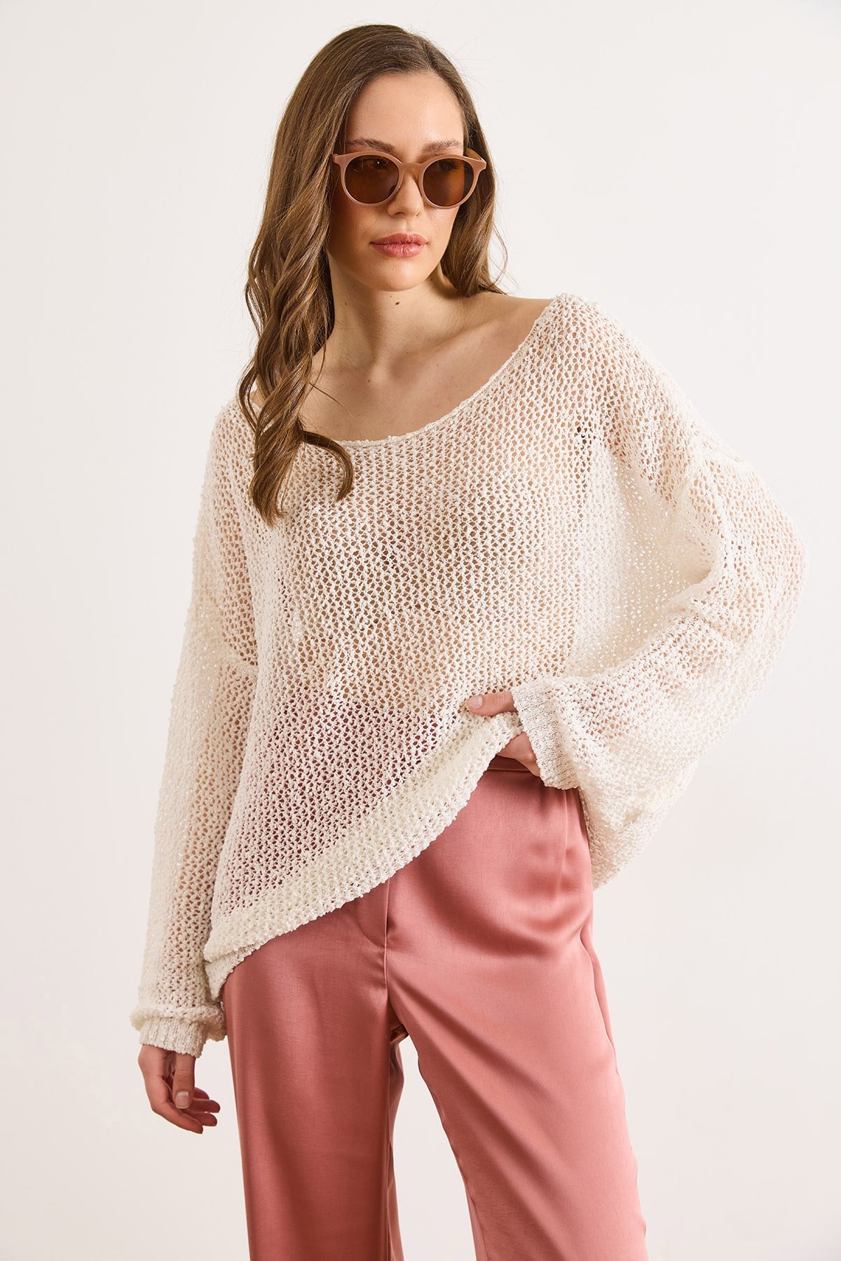 Geniş Yaka Ajurlu Loose Fit Triko Bluz Beyaz