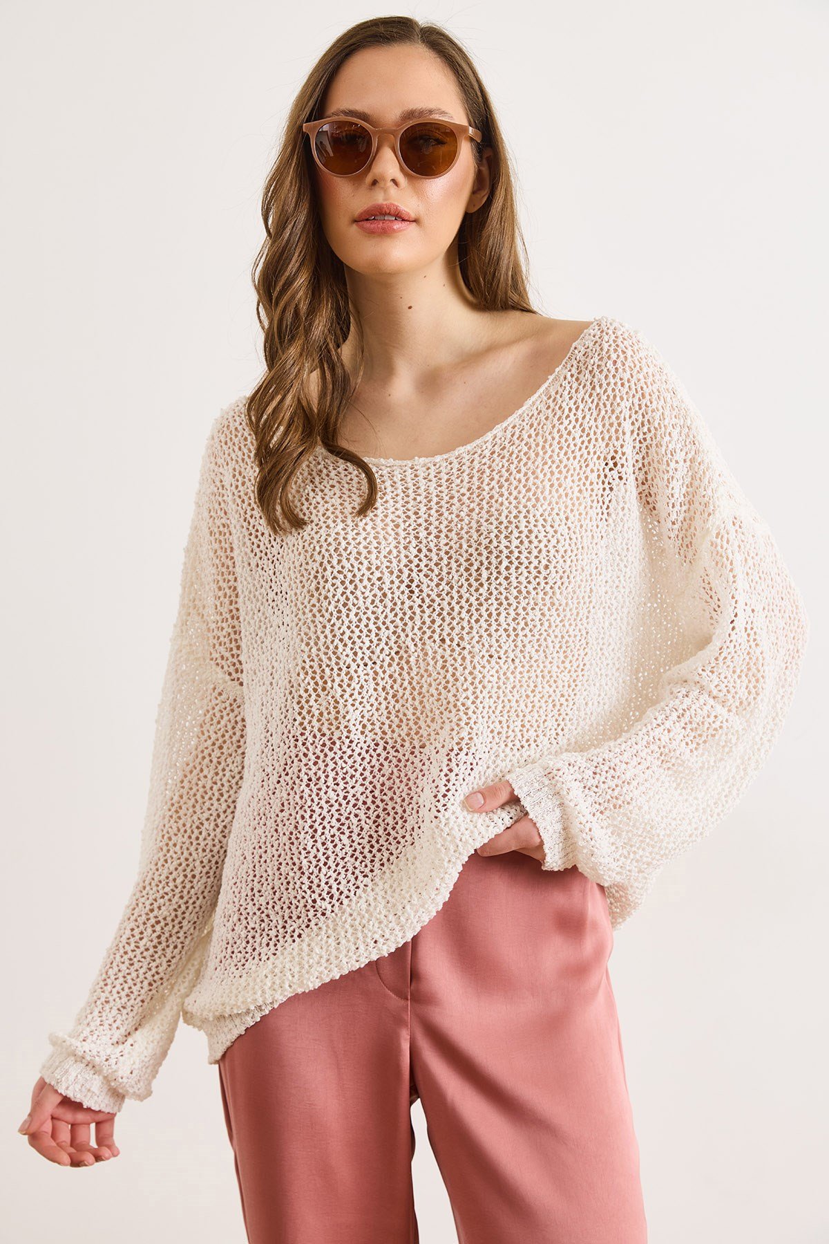 Geniş Yaka Ajurlu Loose Fit Triko Bluz Beyaz