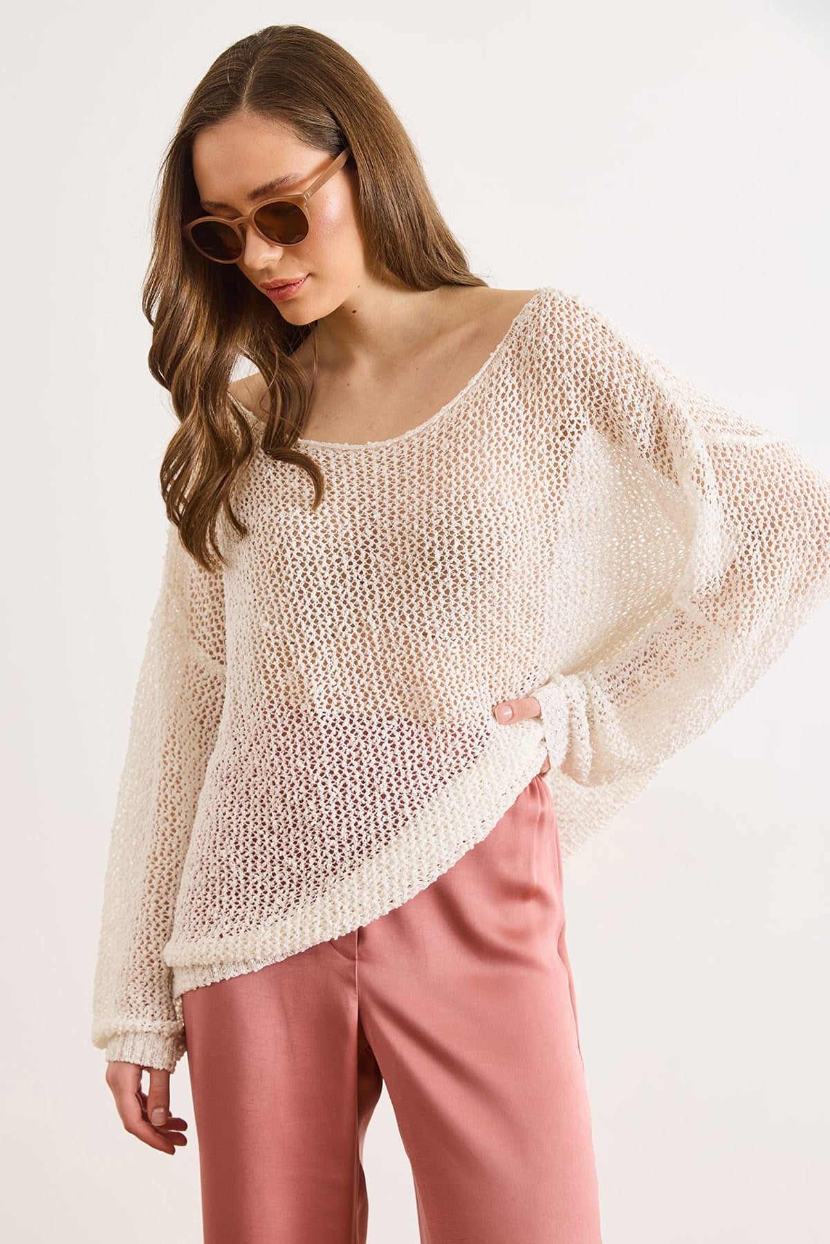Geniş Yaka Ajurlu Loose Fit Triko Bluz Beyaz
