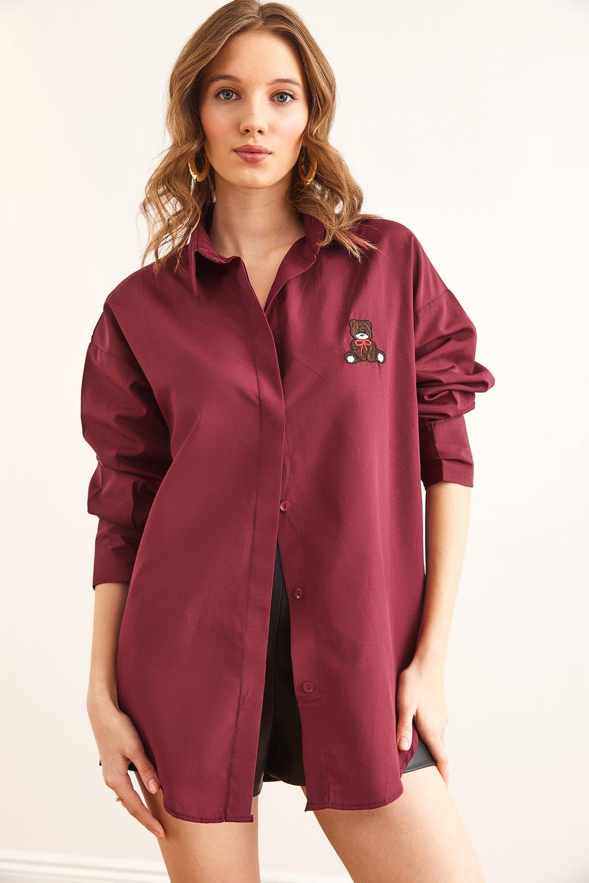 Gizli Patlı Nakış Detaylı Oversize Gömlek Bordo Ayıcık