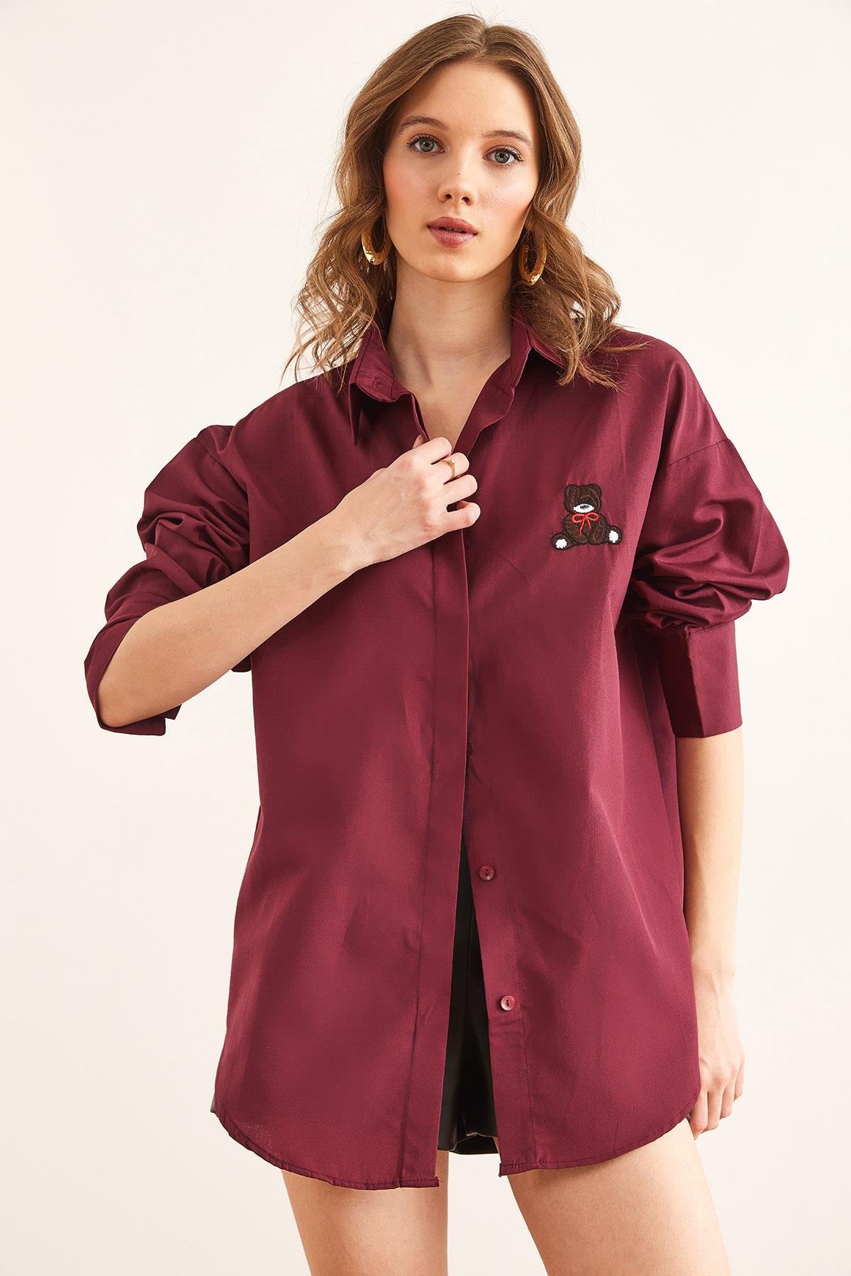 Gizli Patlı Nakış Detaylı Oversize Gömlek Bordo Ayıcık