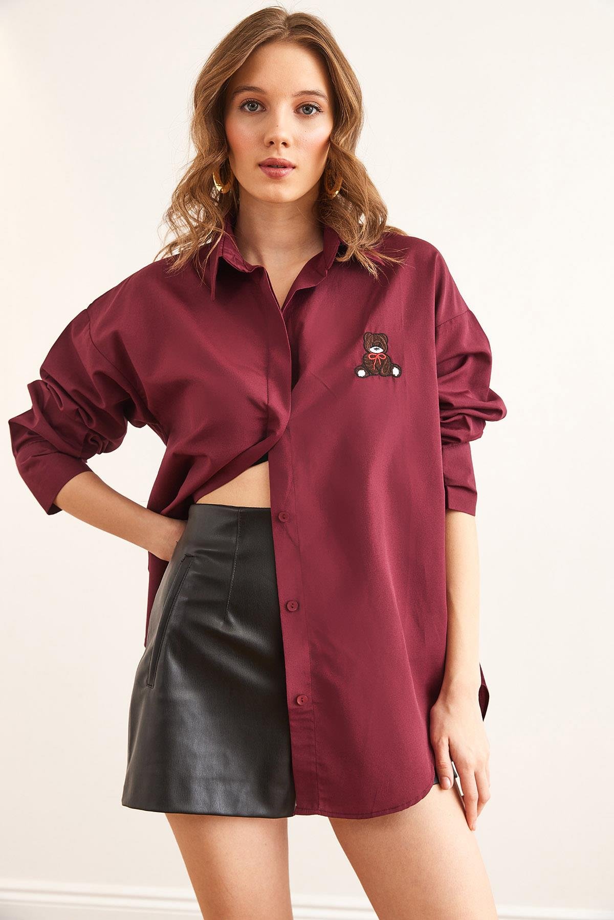 Gizli Patlı Nakış Detaylı Oversize Gömlek Bordo Ayıcık