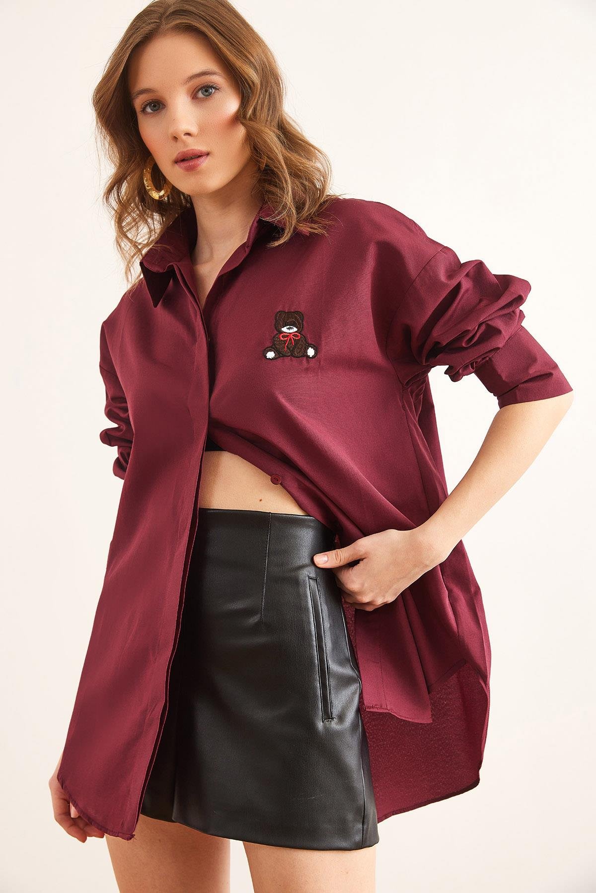 Gizli Patlı Nakış Detaylı Oversize Gömlek Bordo Ayıcık