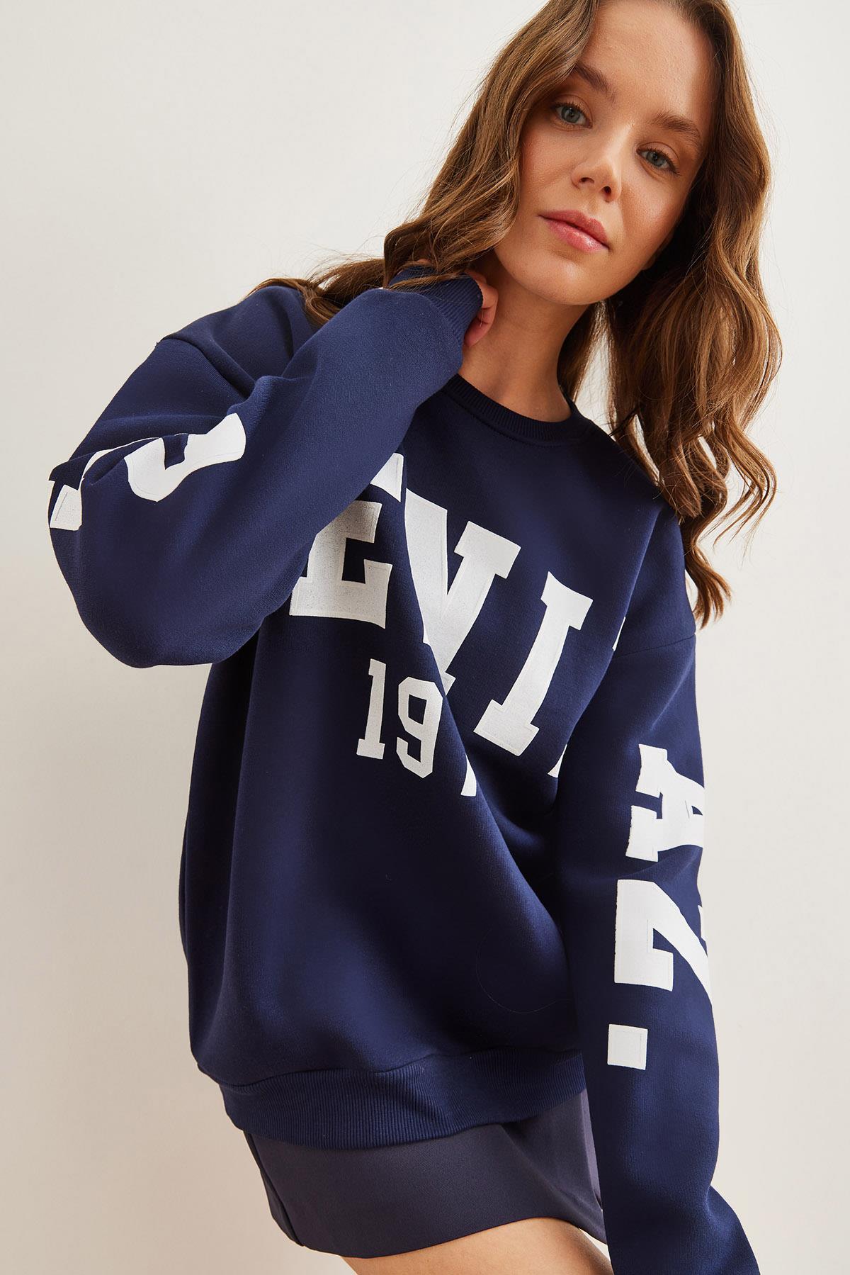 Kabartma Baskılı Oversize Şardonlu Sweatshirt Lacivert