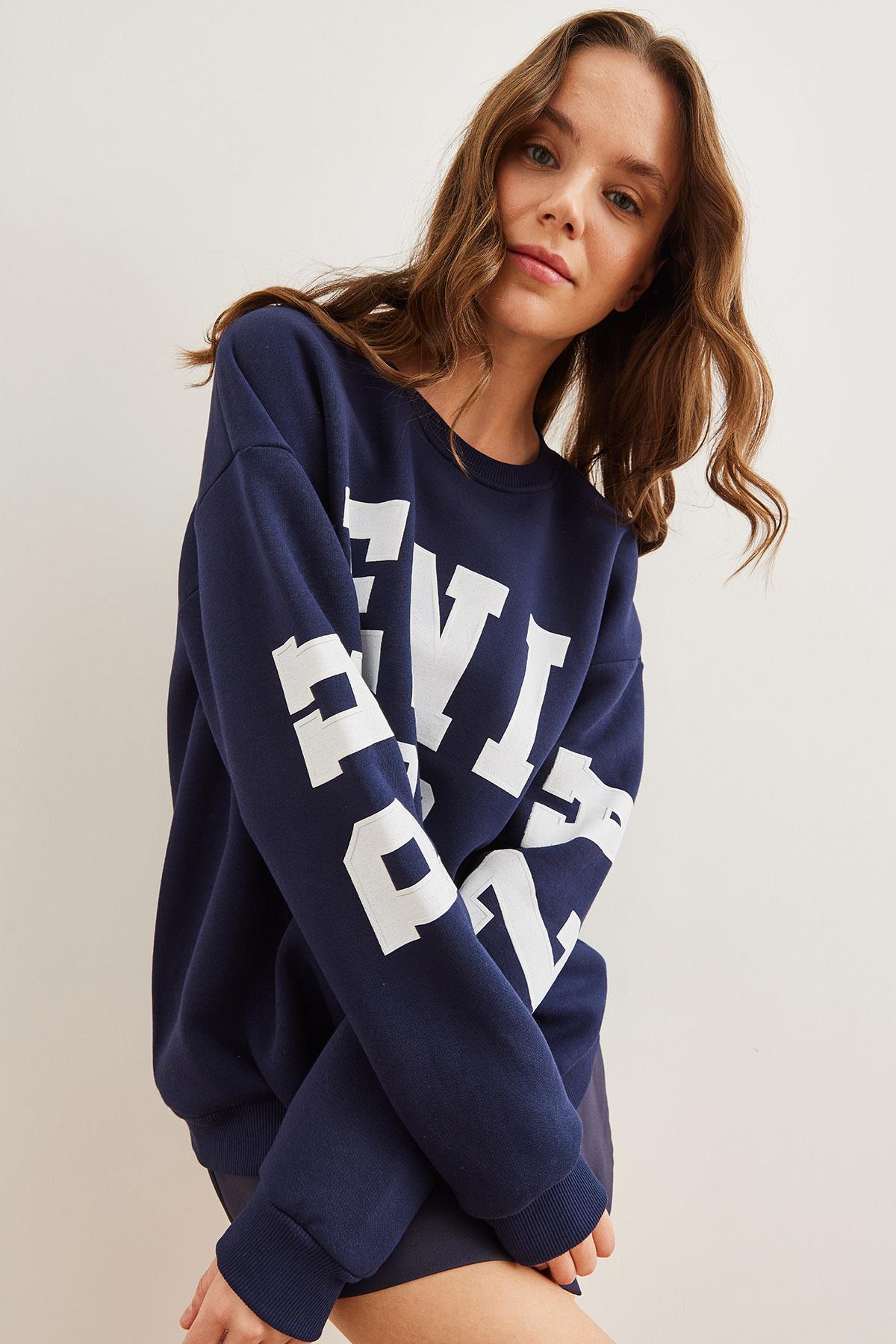 Kabartma Baskılı Oversize Şardonlu Sweatshirt Lacivert