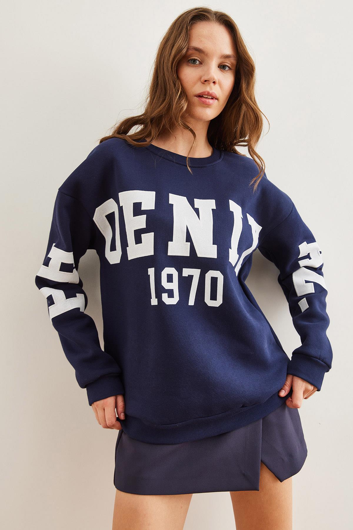 Kabartma Baskılı Oversize Şardonlu Sweatshirt Lacivert