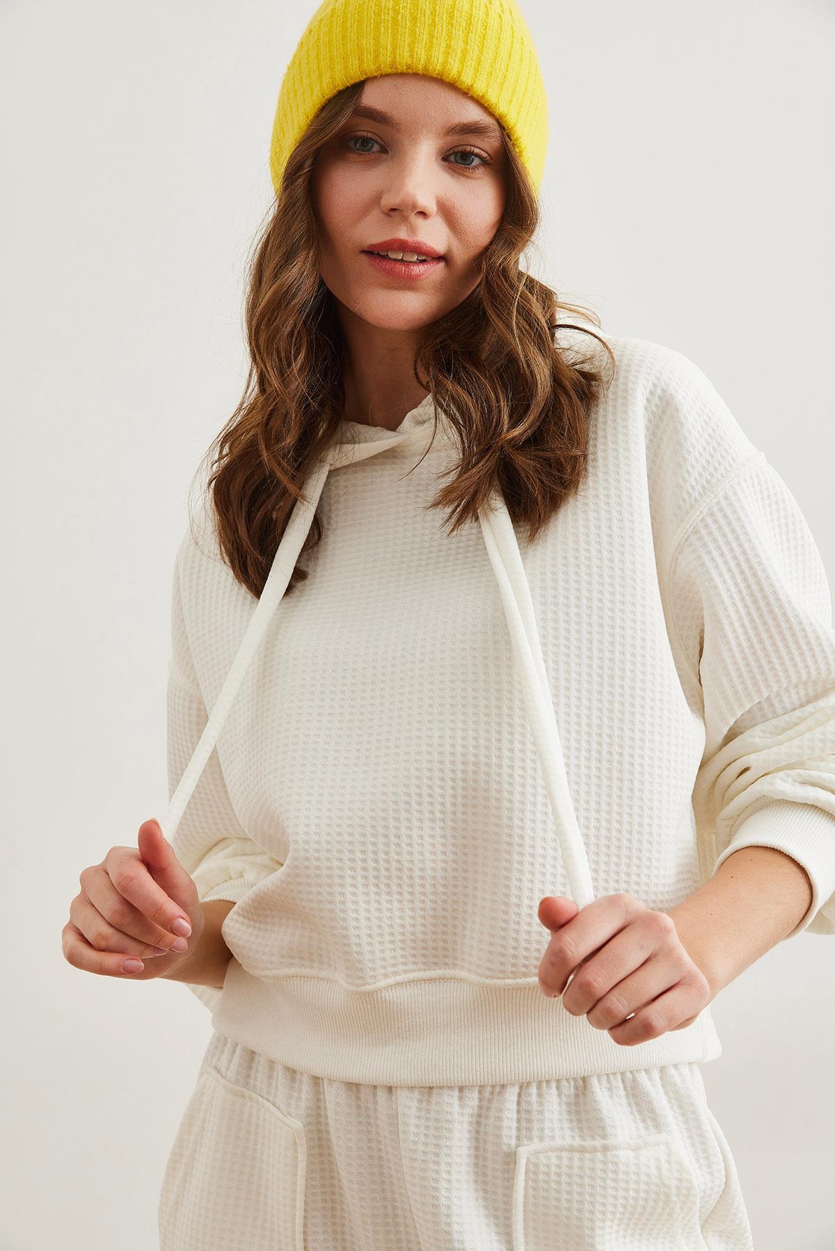 Kapüşonlu Bağcıklı Waffle Sweatshirt Beyaz