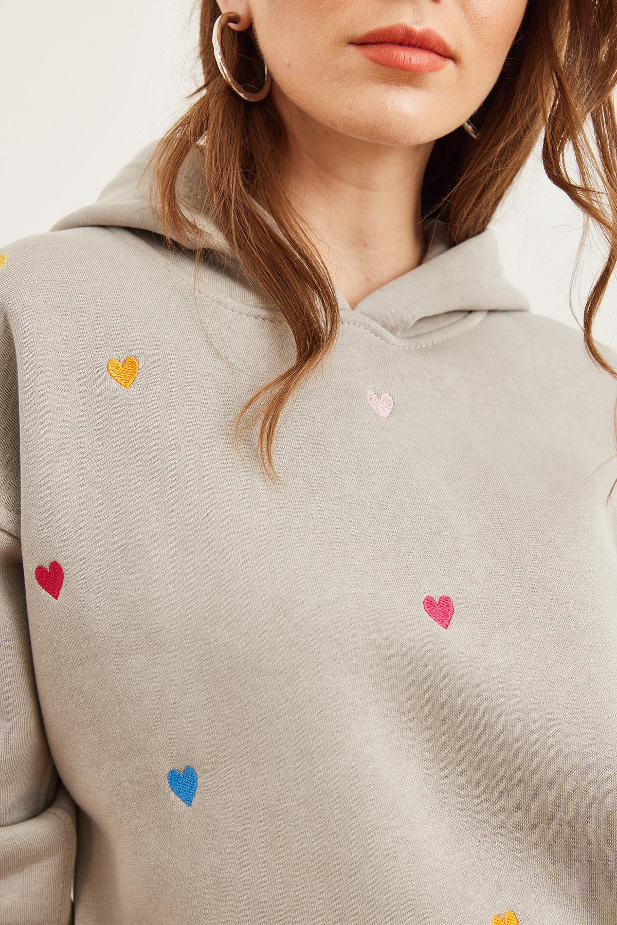 Kapüşonlu Kalp Nakışlı Şardonlu Crop Sweatshirt Yunus Gri