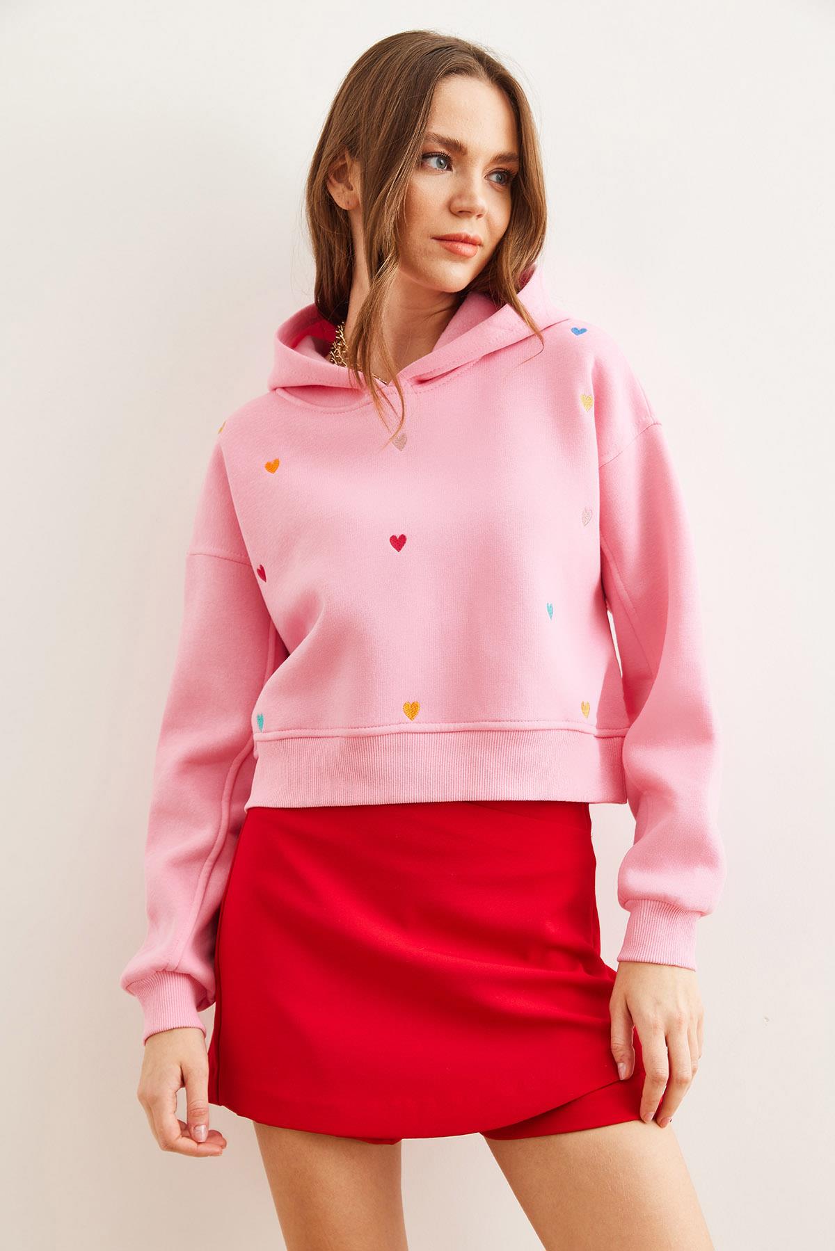 Kapüşonlu Kalp Nakışlı Şardonlu Crop Sweatshirt Şeker Pembe