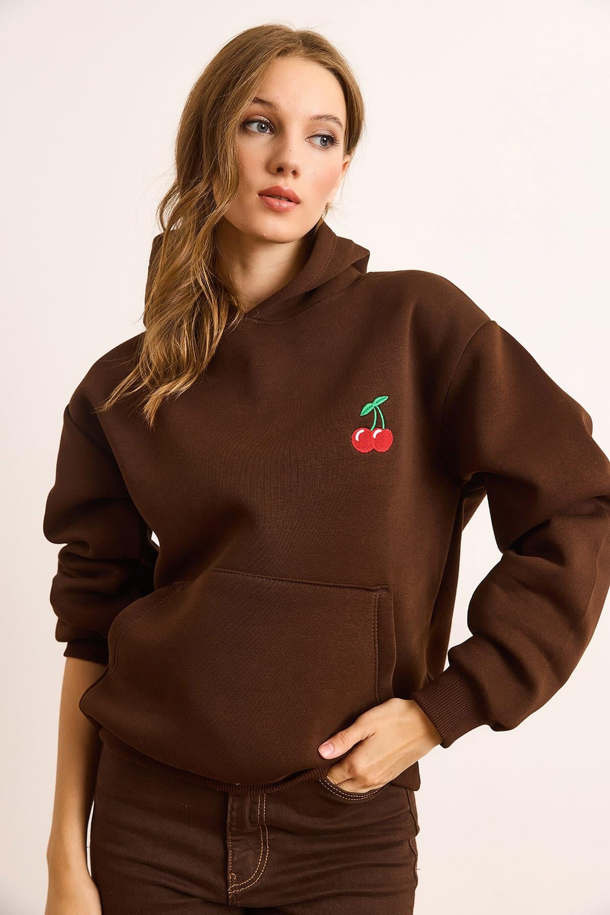 Kiraz Nakışlı Kapüşonlu Şardonlu Sweatshirt Kahverengi