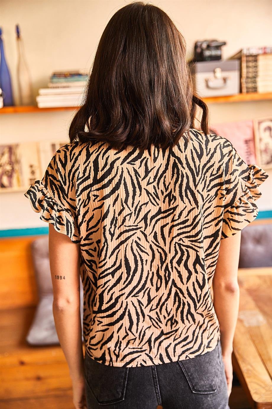 Kolu Fırfırlı Kaşkorse Tişört Vizon Zebra