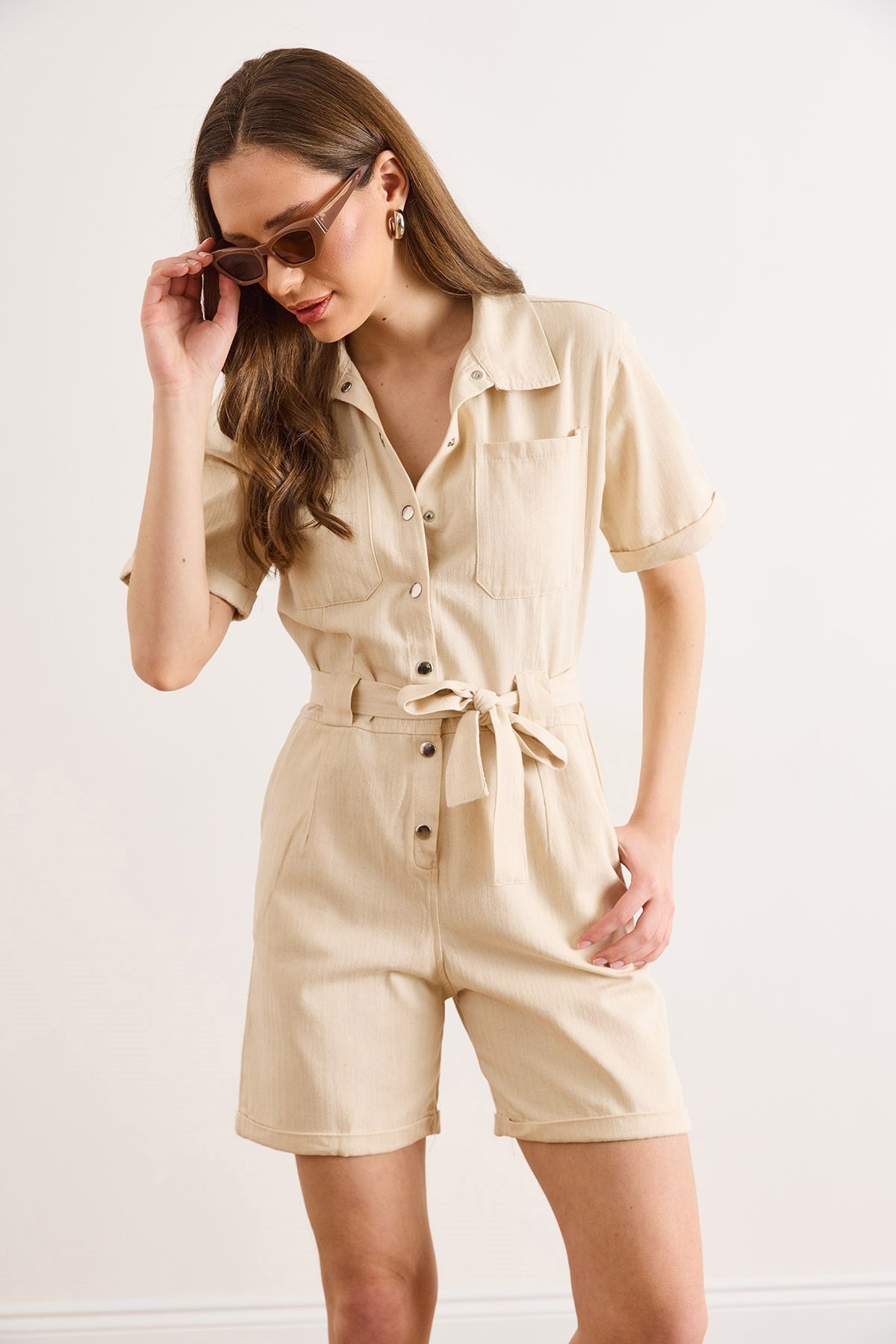 Kuşaklı Cepli Denim Şort Tulum Krem