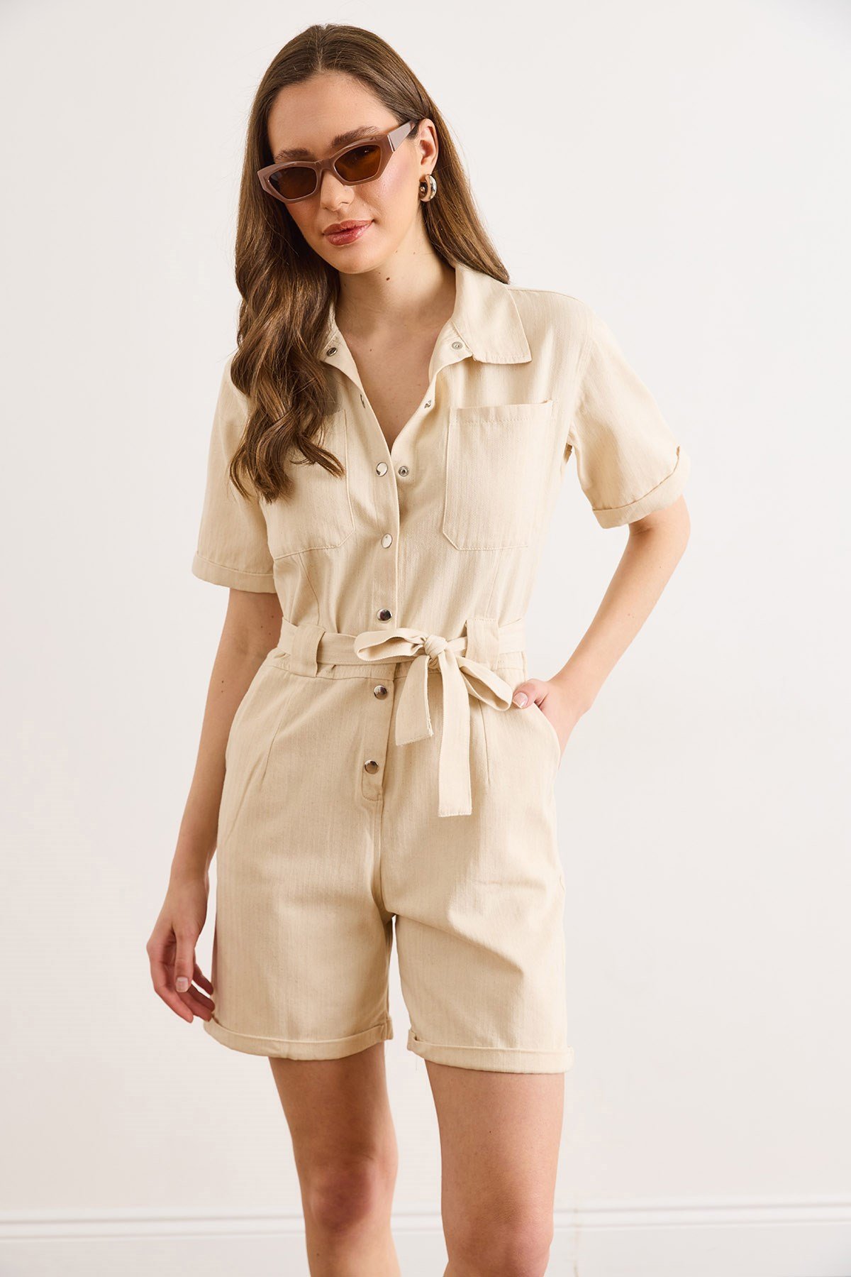 Kuşaklı Cepli Denim Şort Tulum Krem