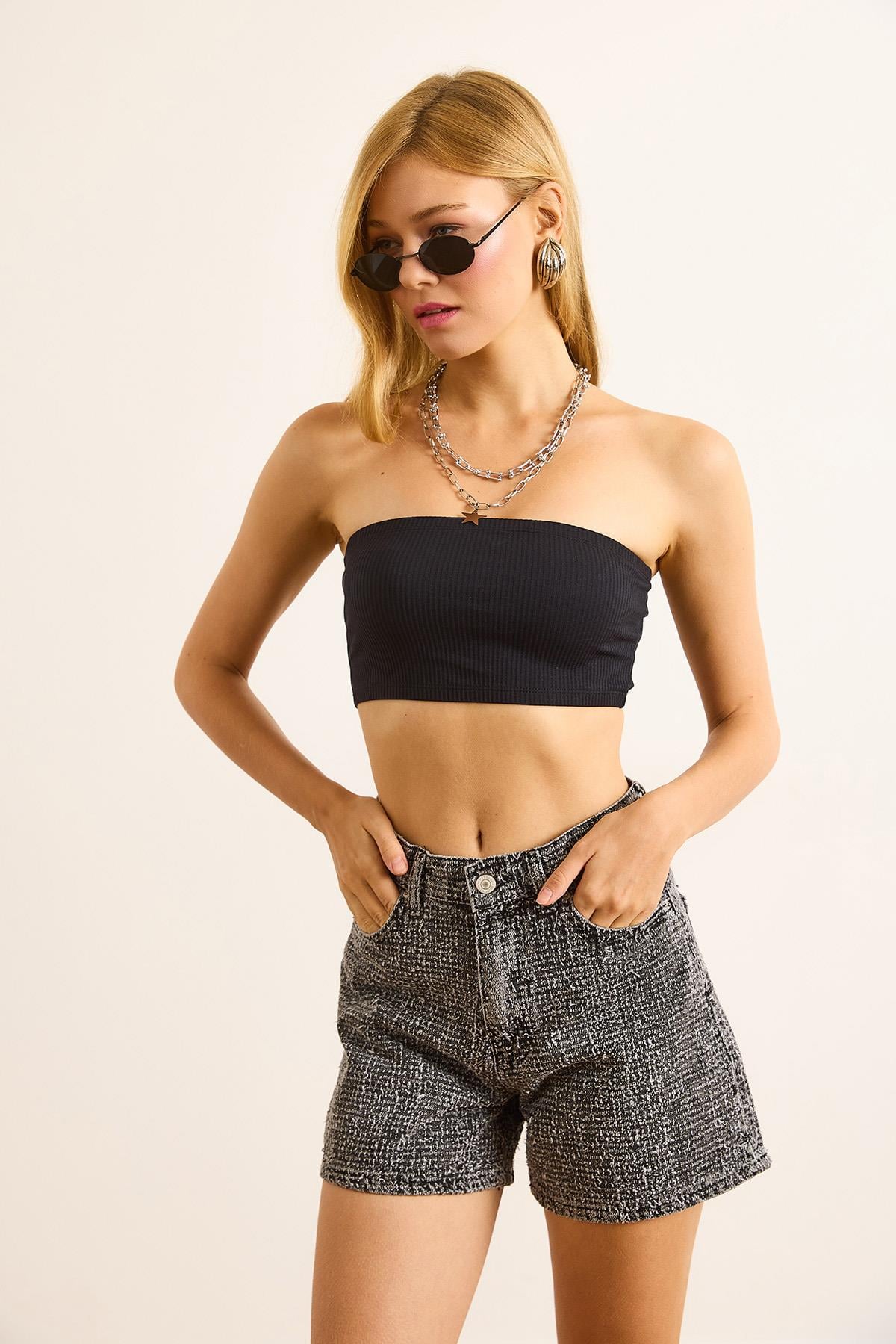 Lazer Eskitme Detaylı Denim Şort Siyah