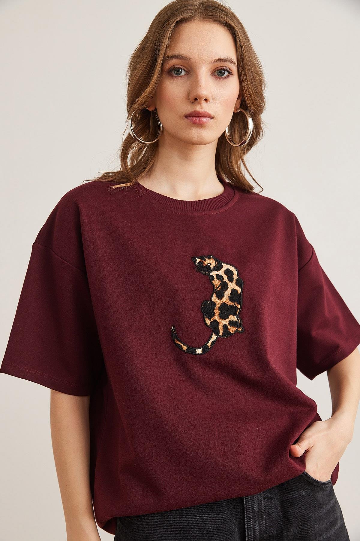 Leopar Aplikeli Boyfriend 2 İp Tişört Bordo