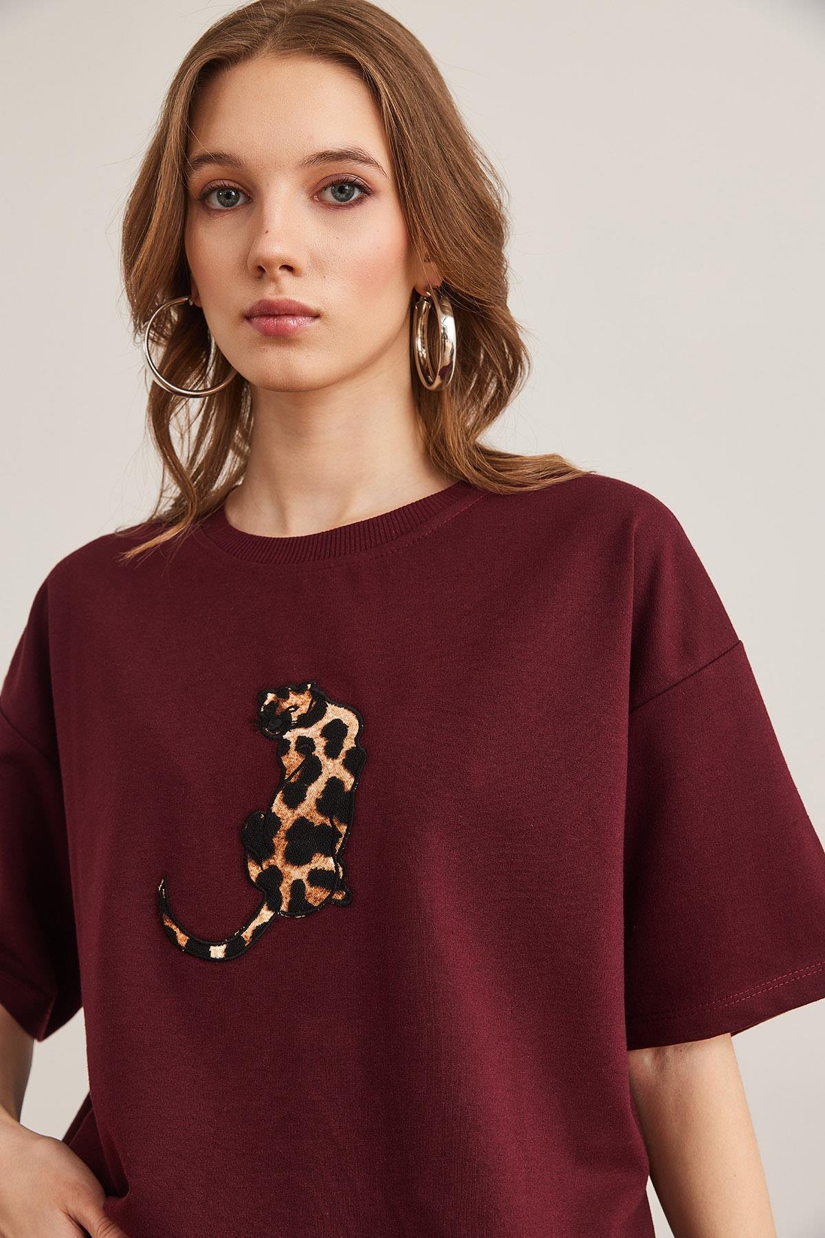 Leopar Aplikeli Boyfriend 2 İp Tişört Bordo