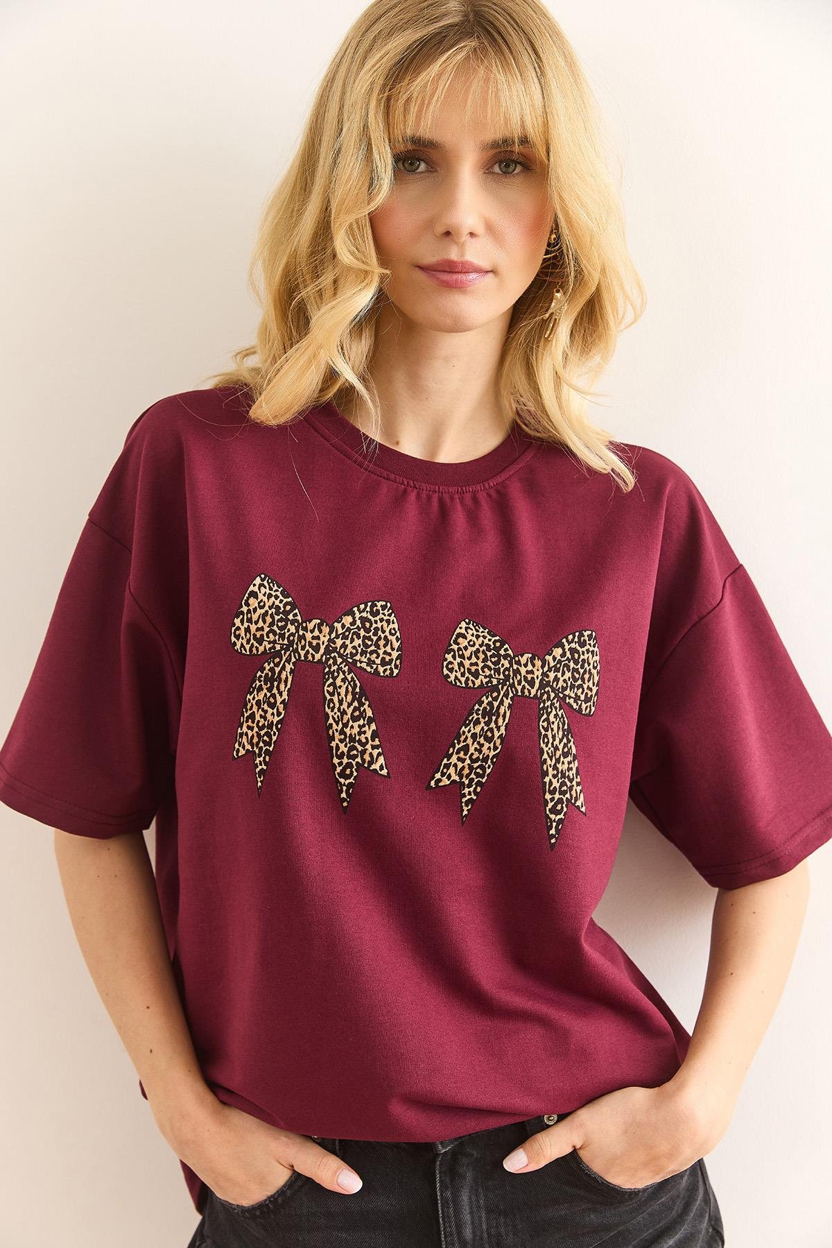 Leopar Fiyonk Detaylı Boyfriend 2 İp Tişört Bordo