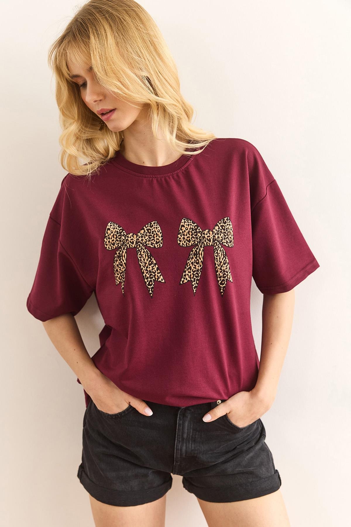 Leopar Fiyonk Detaylı Boyfriend 2 İp Tişört Bordo