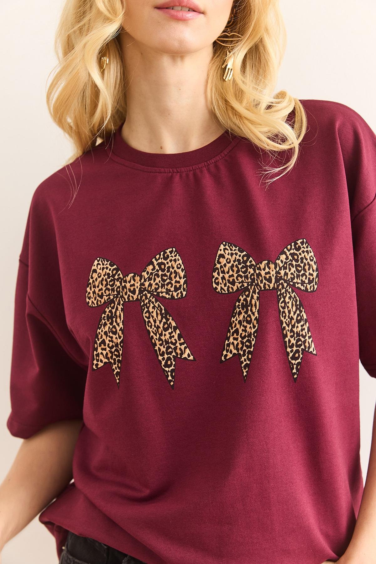 Leopar Fiyonk Detaylı Boyfriend 2 İp Tişört Bordo