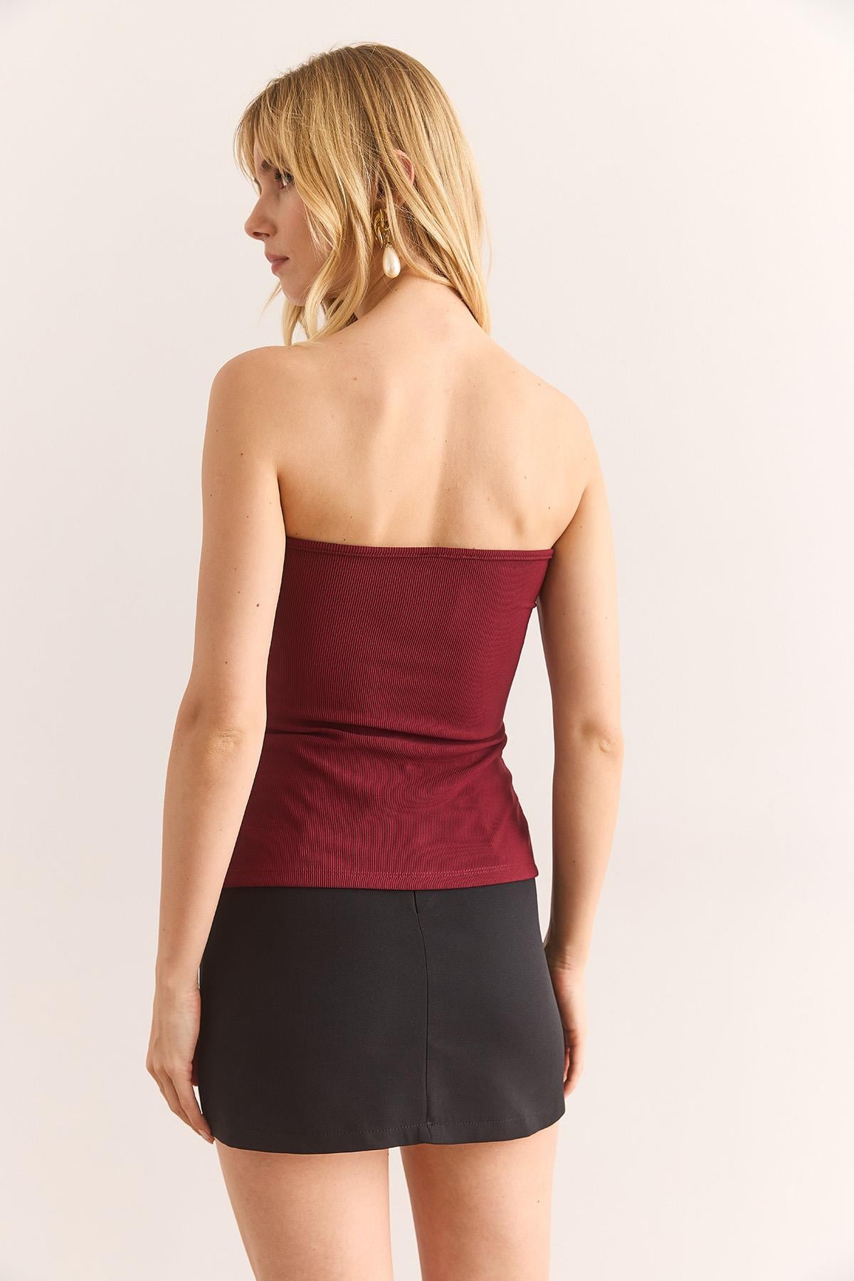 Madonna Yaka Düğme Detaylı Crop Bluz Bordo