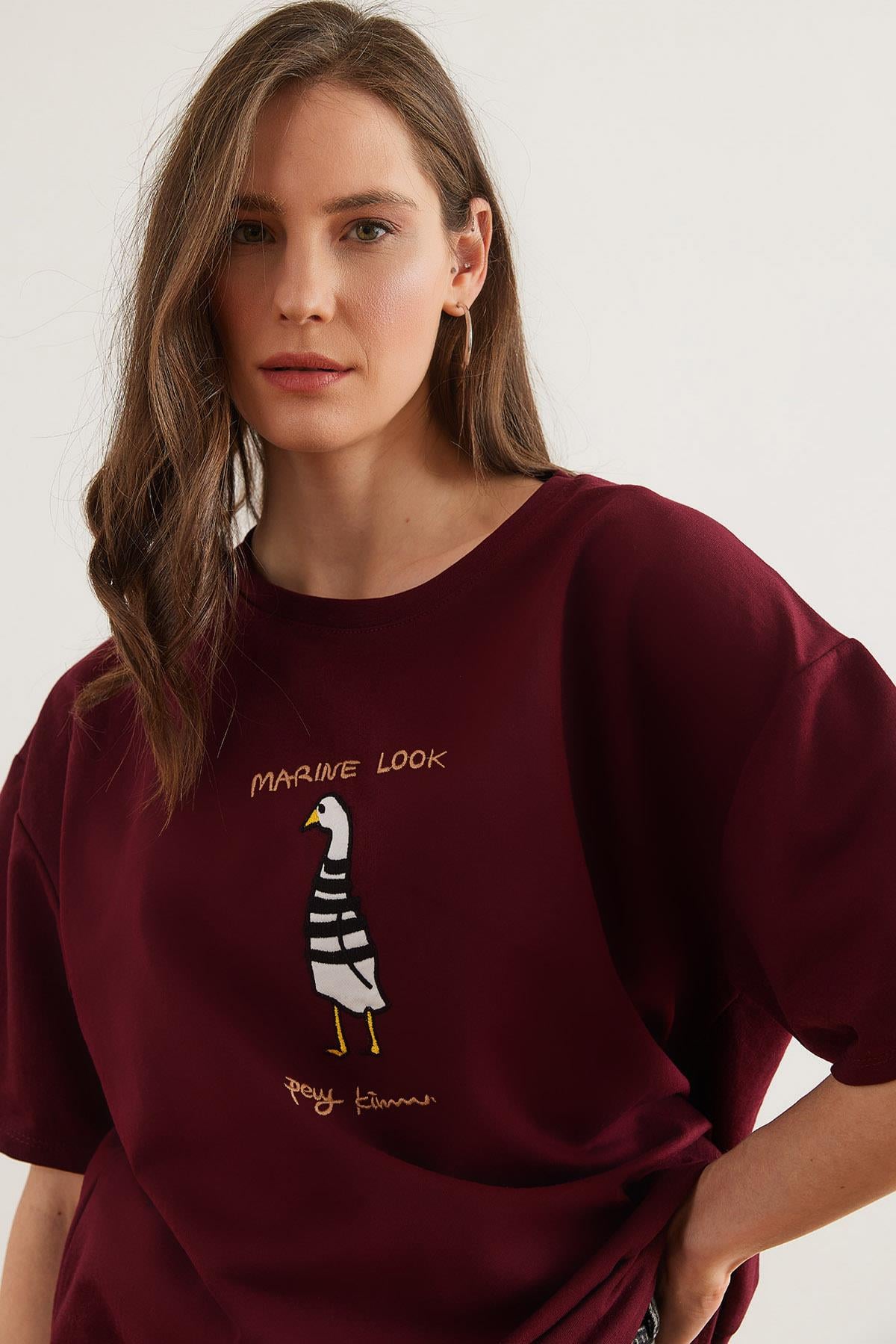 Marine Nakışlı Rahat Kalıp Tişört Bordo