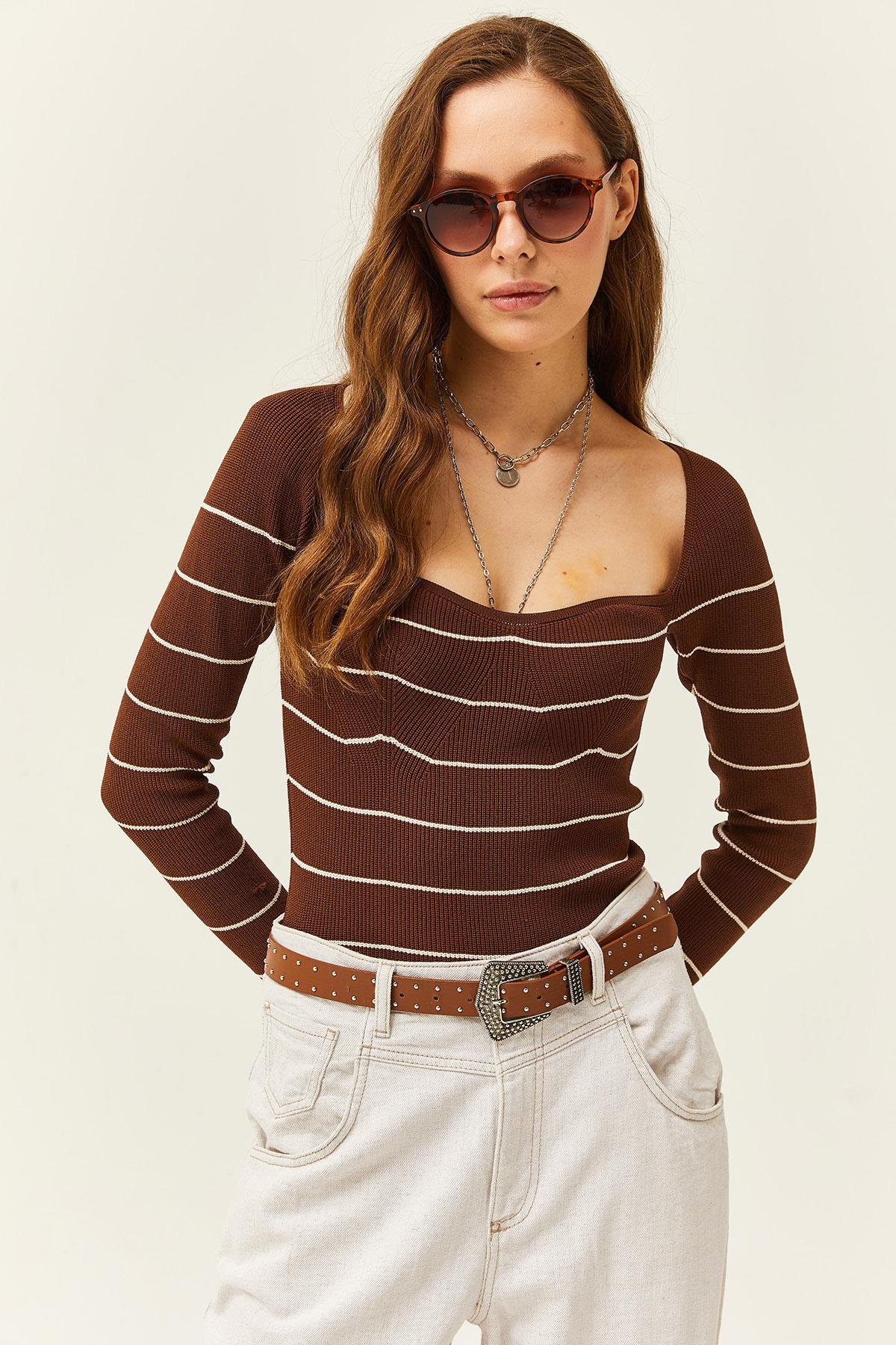 Öpücük Yaka Crop Triko Bluz Çizgili Acı Kahve