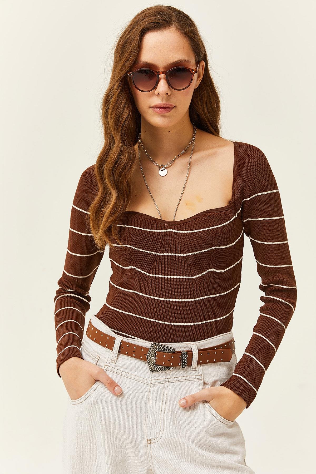 Öpücük Yaka Crop Triko Bluz Çizgili Acı Kahve