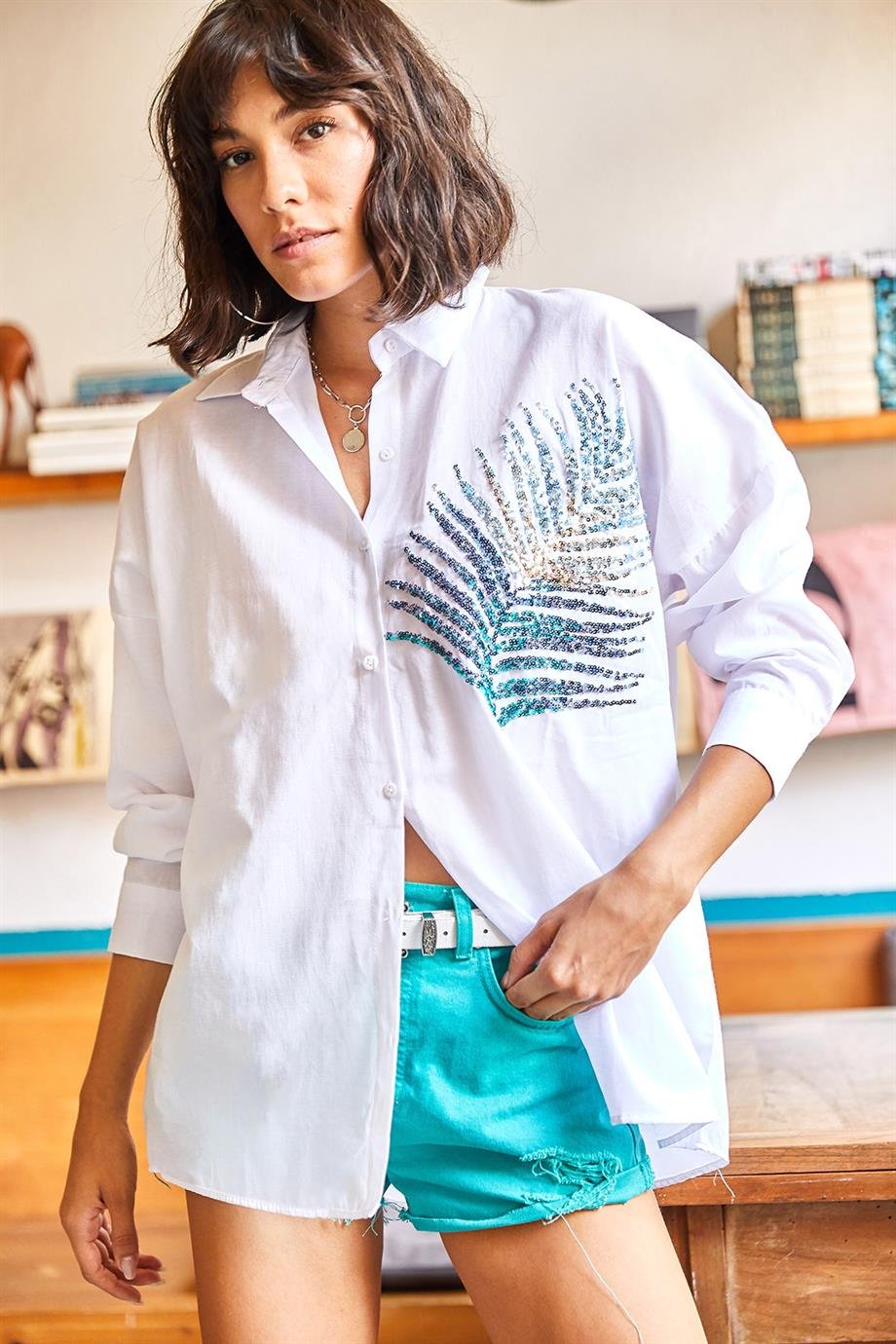 Palmiye Pul Detaylı Oversize Dokuma Poplin Gömlek Beyaz