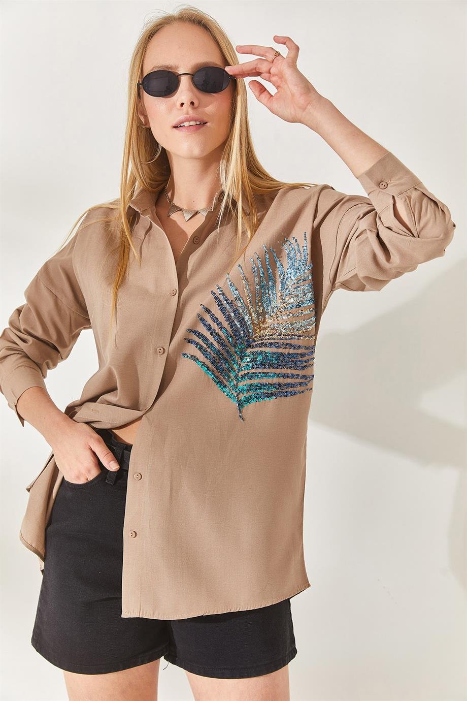 Palmiye Pul Detaylı Oversize Dokuma Poplin Gömlek Vizon