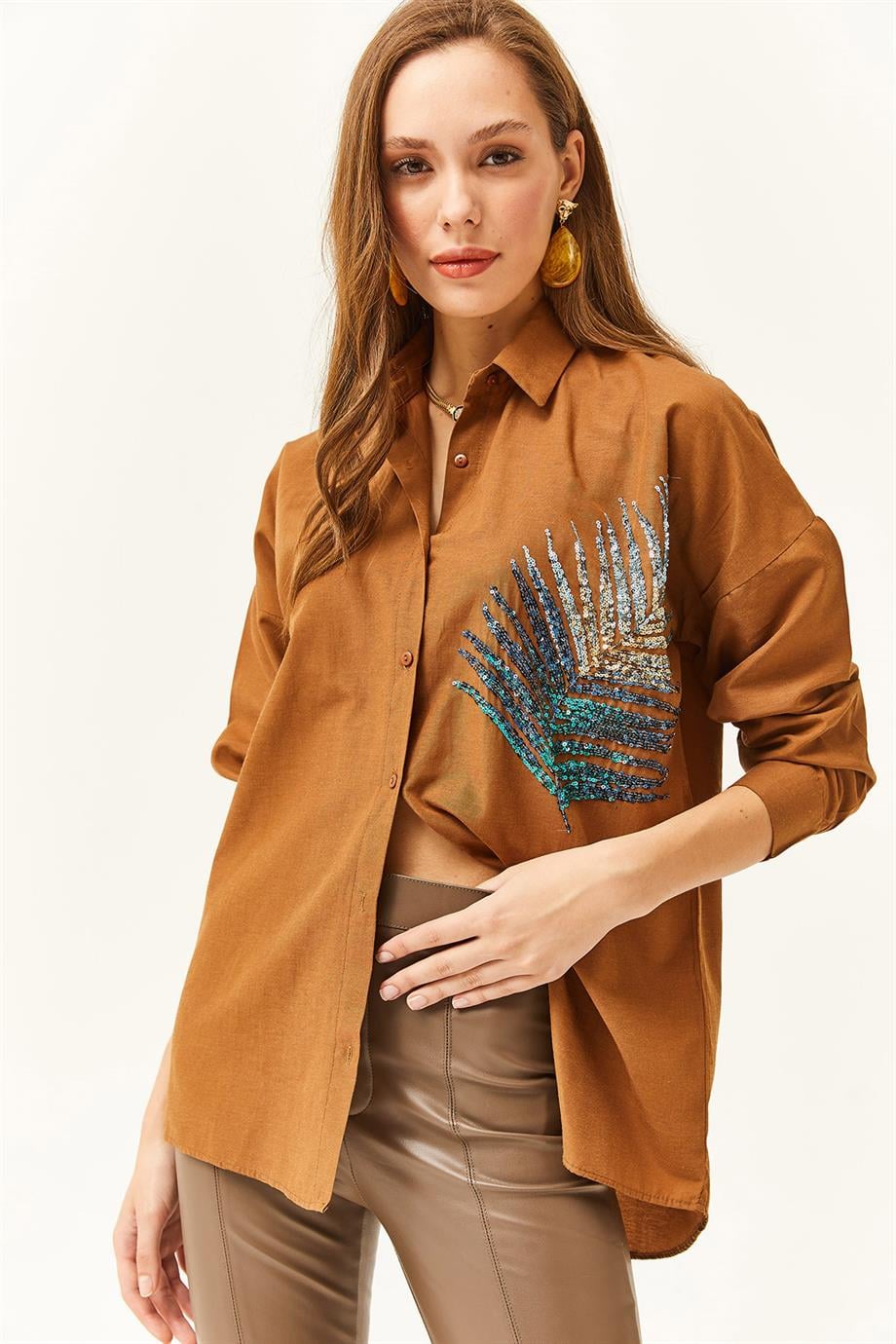 Palmiye Pul Detaylı Oversize Dokuma Poplin Gömlek Kahverengi