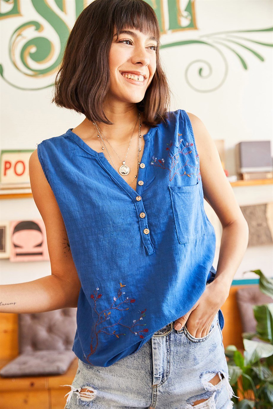 Payet ve Nakış Detaylı Keten Bluz Mavi