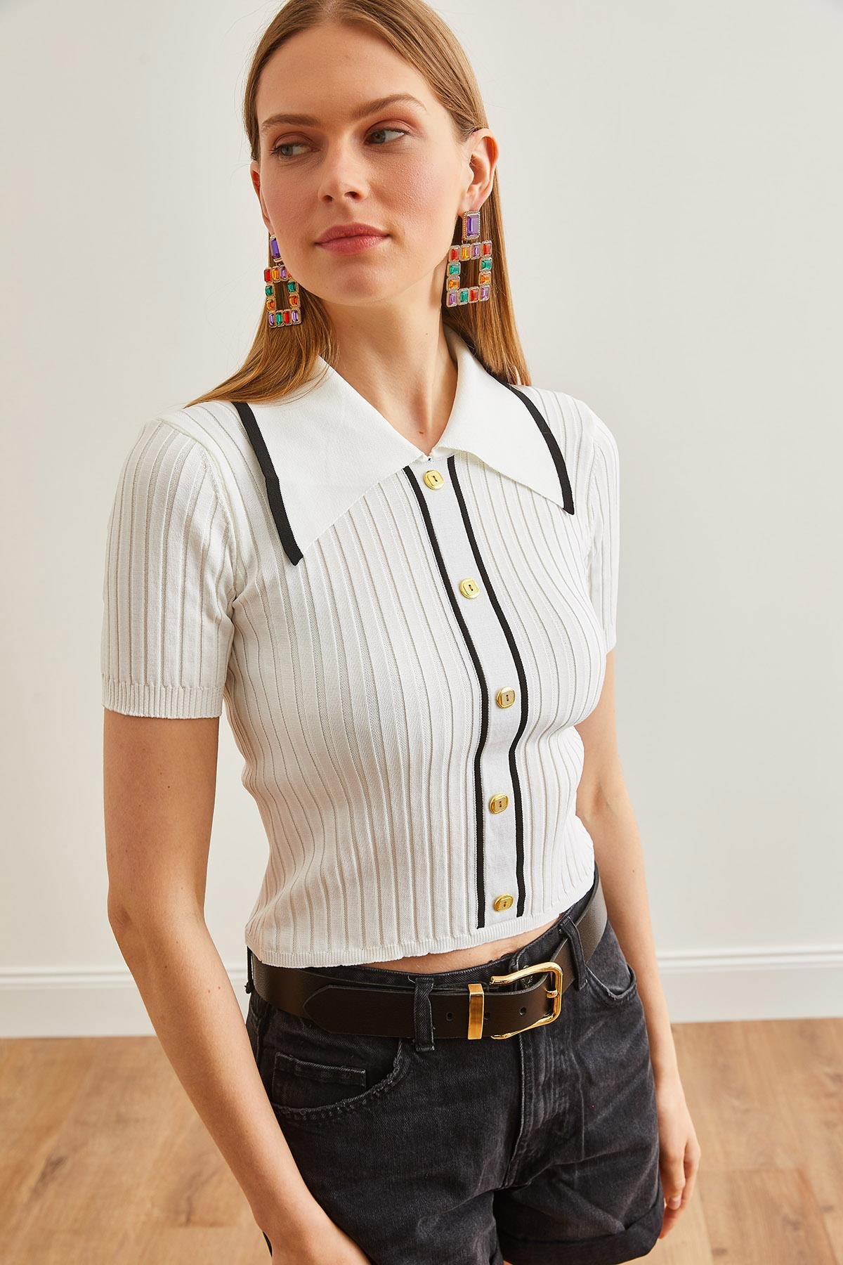 Polo Yaka Düğme Detaylı Crop Triko Bluz Beyaz