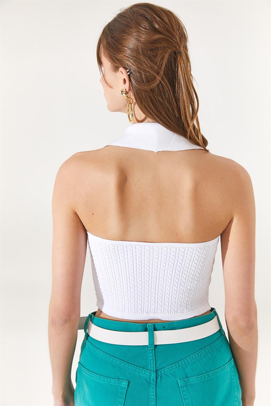 Polo Yaka Düğmeli Sırt Dekolteli Crop Bluz Beyaz