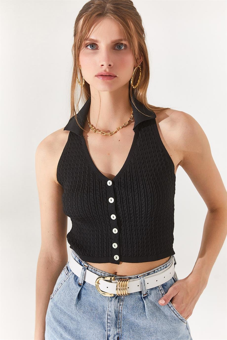 Polo Yaka Düğmeli Sırt Dekolteli Crop Bluz Siyah