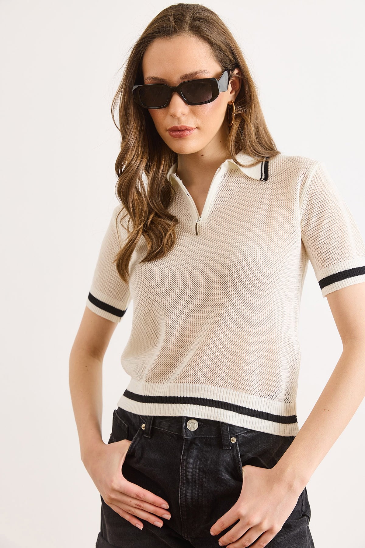 Polo Yaka Fermuarlı Ajurlu Crop Triko Bluz Ekru