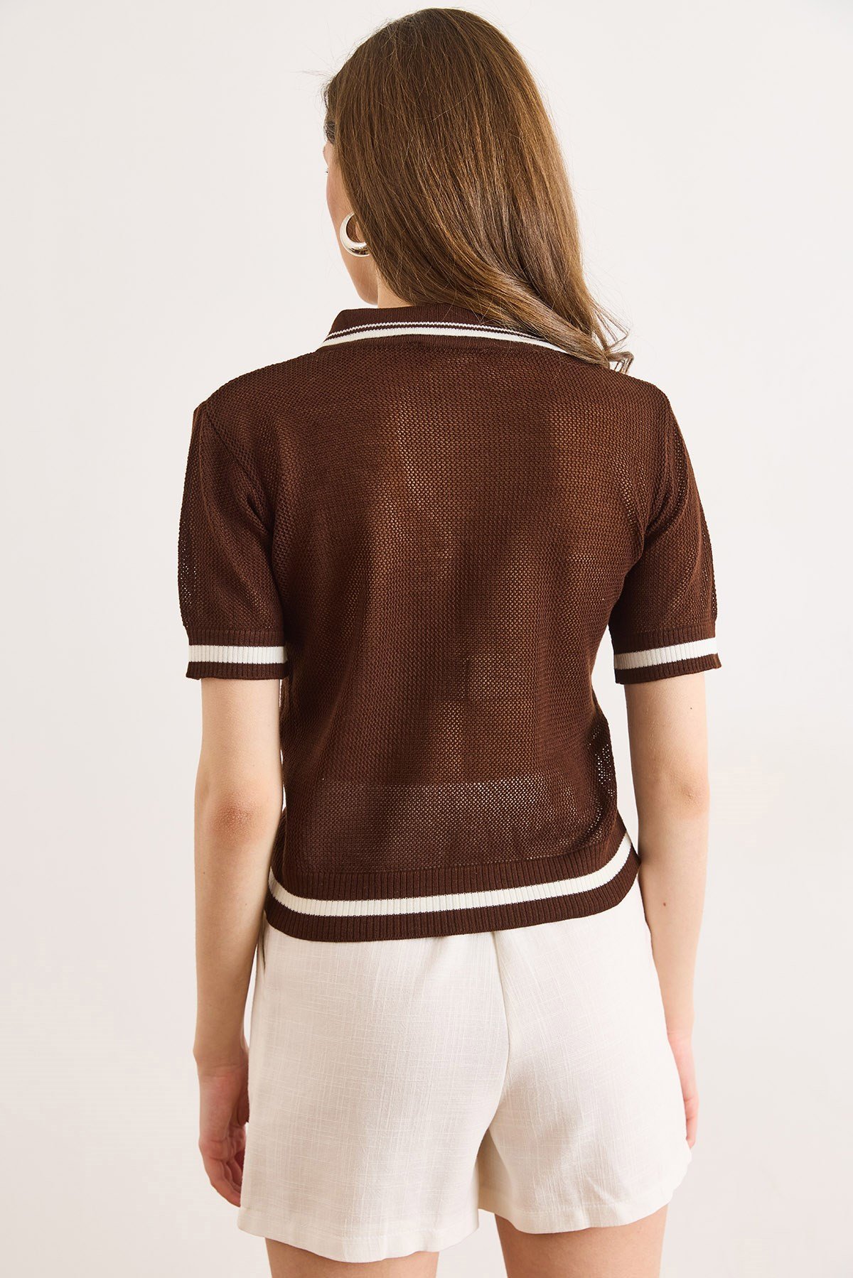 Polo Yaka Fermuarlı Ajurlu Crop Triko Bluz Kahverengi